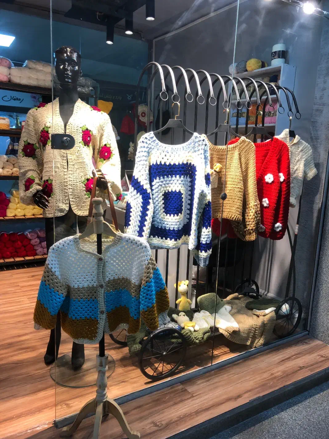 دستبافت فروشی در پاساژ ردایی|لباس|چالوس, |دیوار