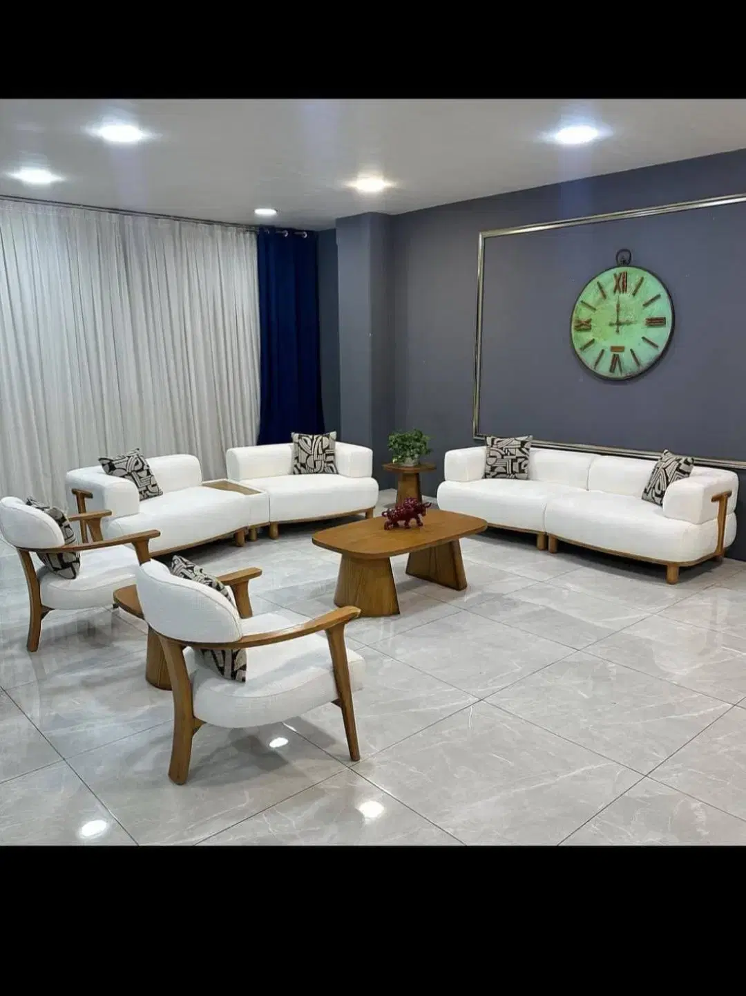 مبل موچی*مدرن*مینیمال|مبلمان خانگی و میز عسلی|رشت, حومه رشت|دیوار
