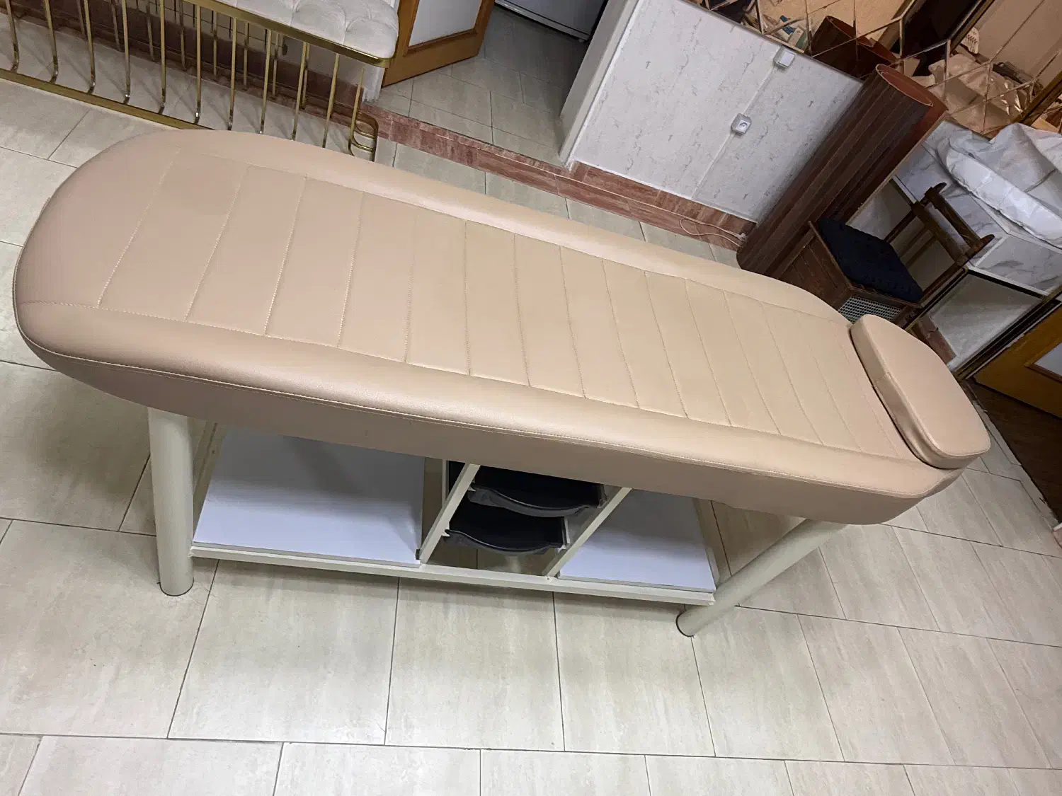 تخت ماساژ|آرایشگاه و سالنهای زیبایی|رشت, گلباغ نماز|دیوار