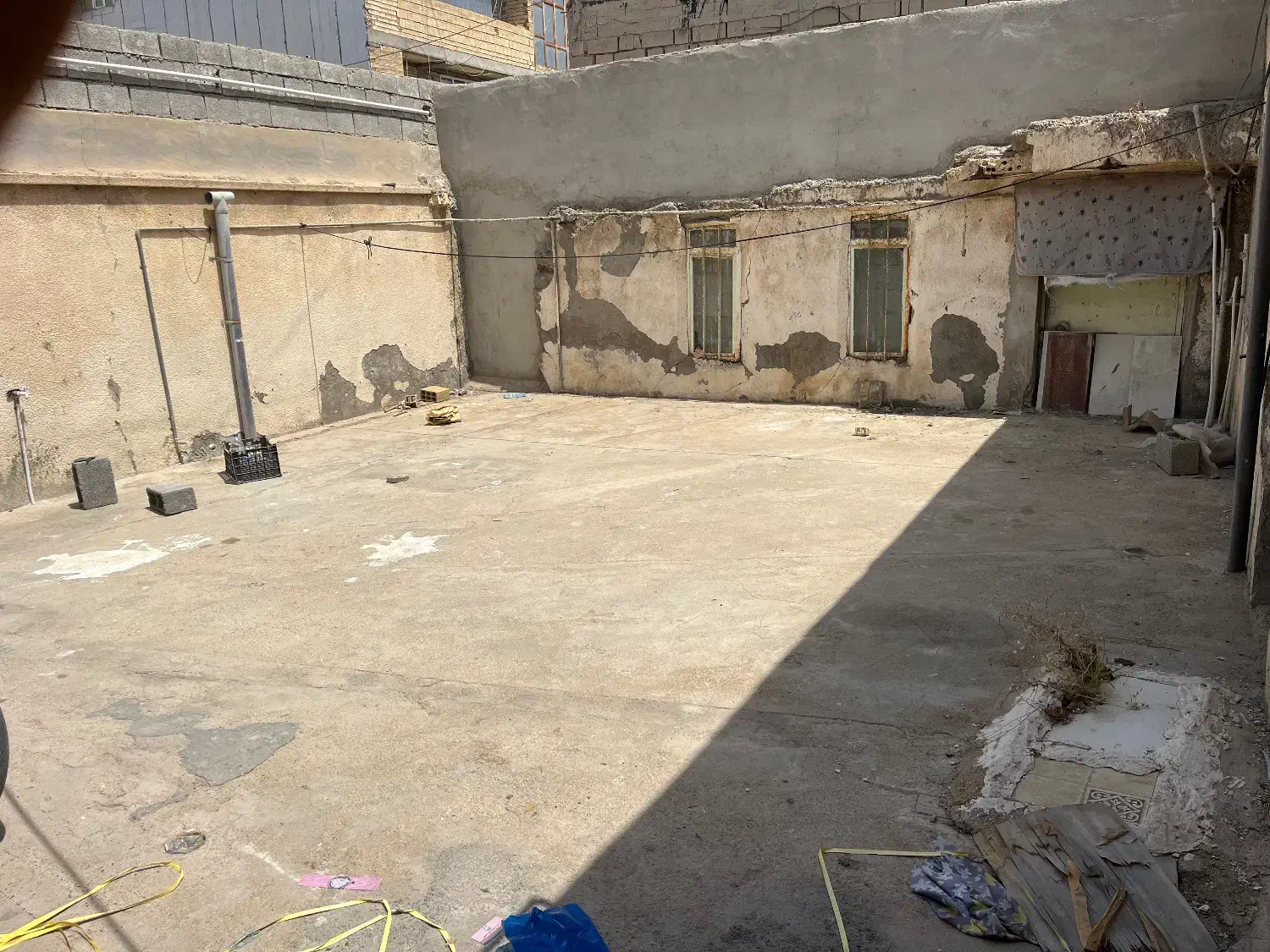 اجاره. انبار. به. متراژ ۱۵۰ متر. آب برق|اجارهٔ مغازه و غرفه|بندر گناوه, |دیوار