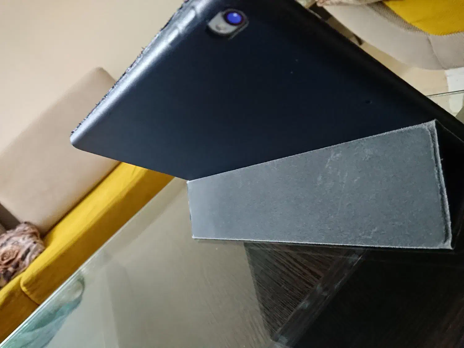 IPad pro|تبلت|پرند, فاز ۳|دیوار