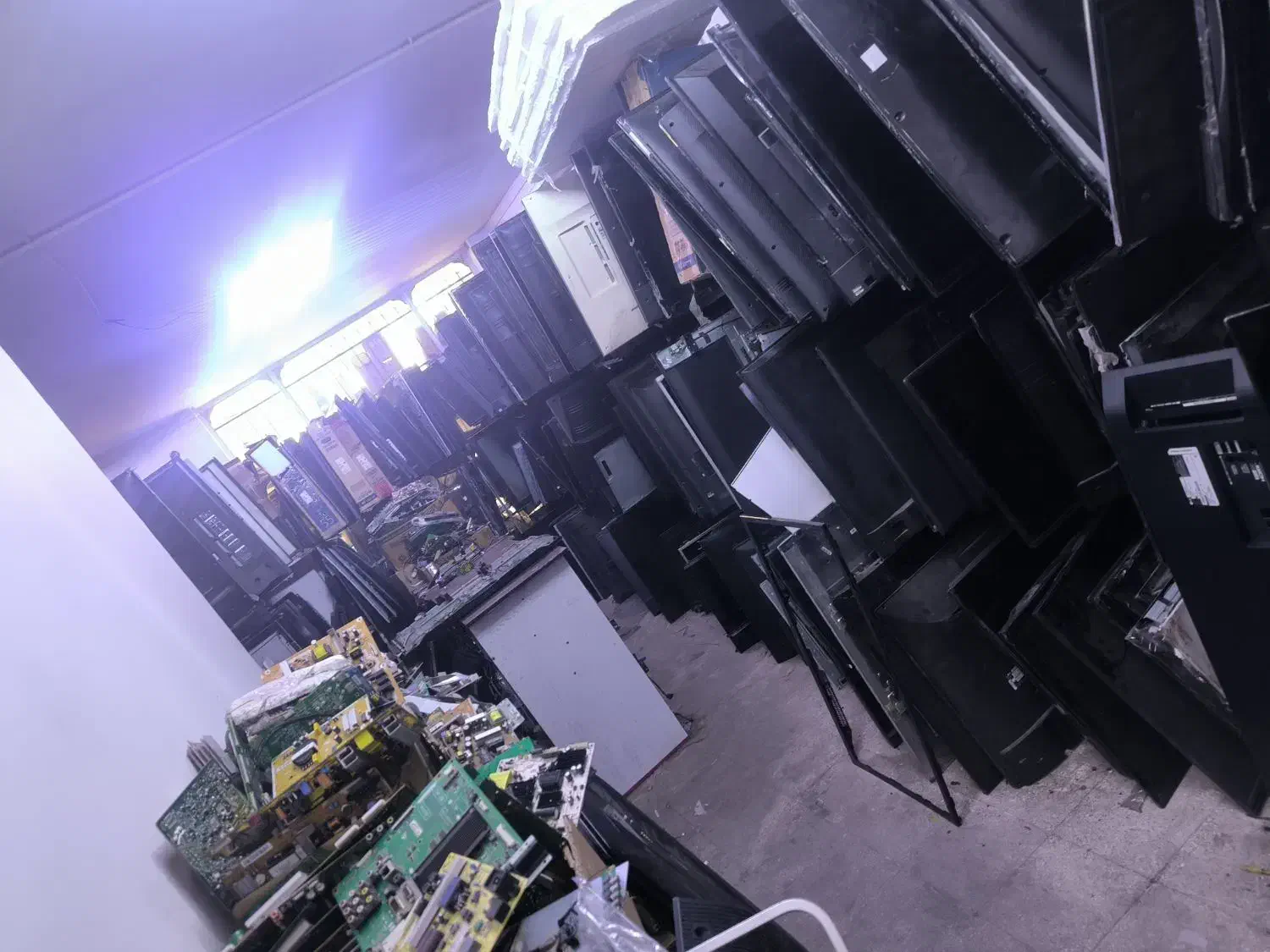 تعمیرات تخصصی LED . LCD|خدمات پیشه و مهارت|شیراز, کوزه گری|دیوار