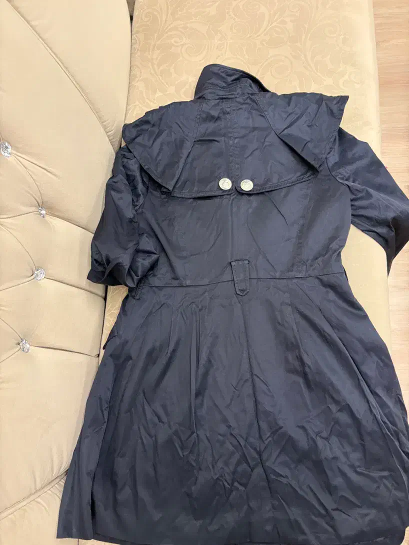 پالتو مانتو|لباس|رشت, توشیبا|دیوار