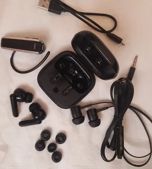 تعدادی آیپد و هنسفری|لوازم جانبی موبایل و تبلت|تهران, تهرانسر مرکزی|دیوار