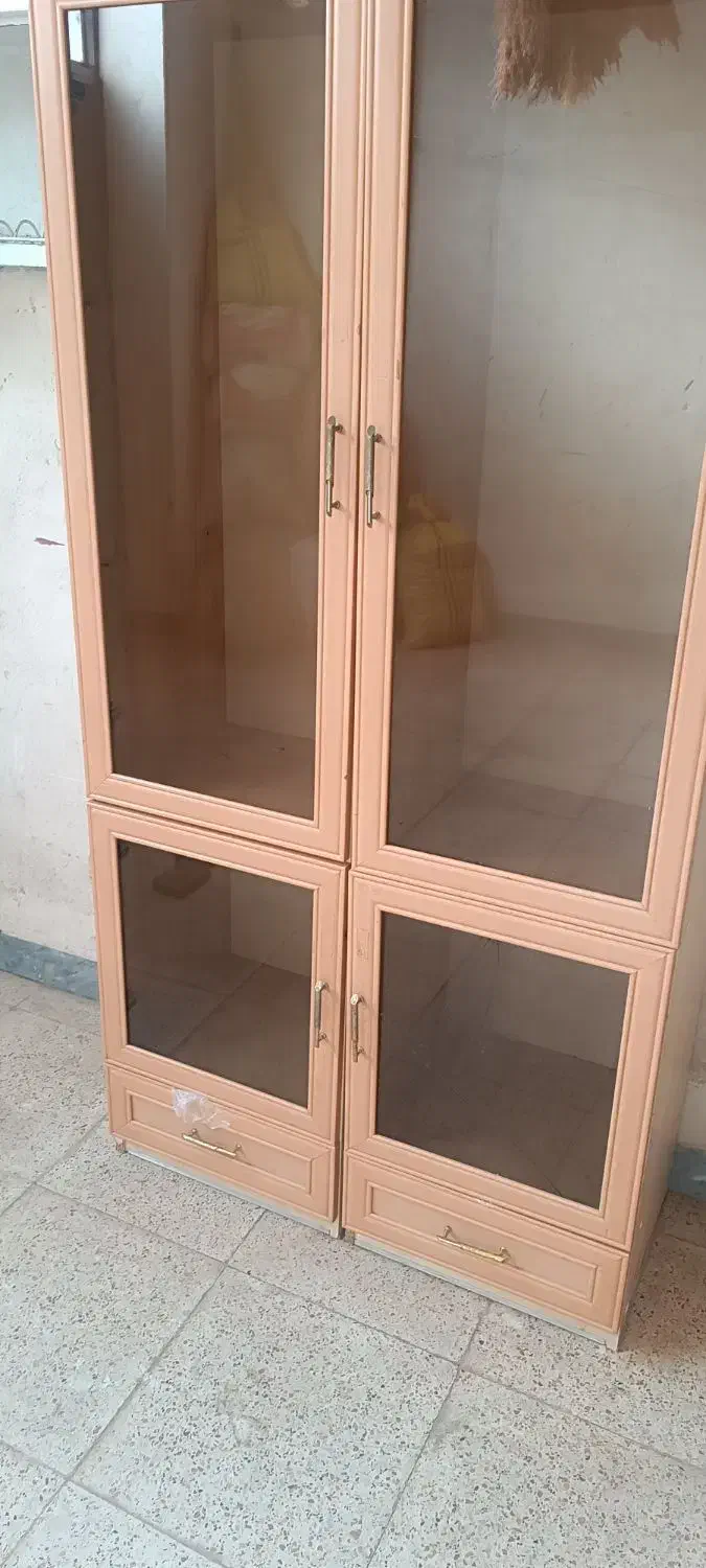 یک عدد بوفه سالم به خاطر زدن کمد دیواری جا ندارم|بوفه، ویترین، کنسول|همدان, |دیوار