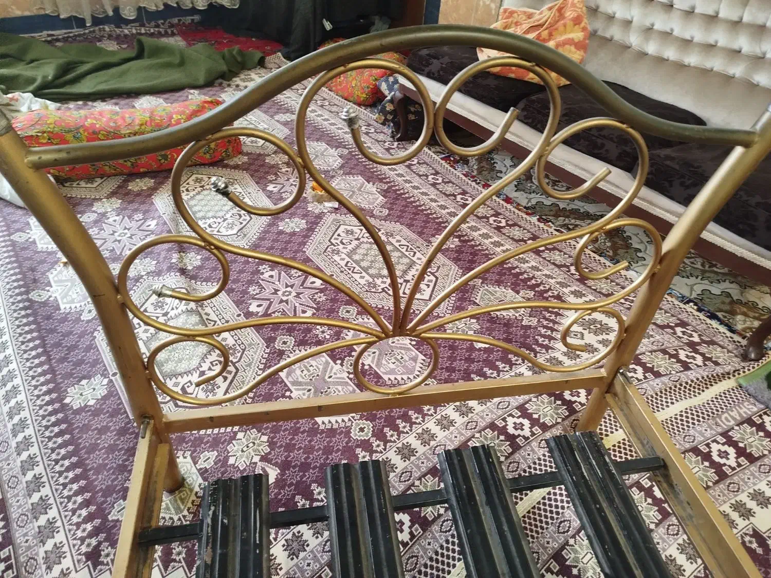 تخت تکفره فلزی سالم|تخت و سرویس خواب|میاندوآب, |دیوار