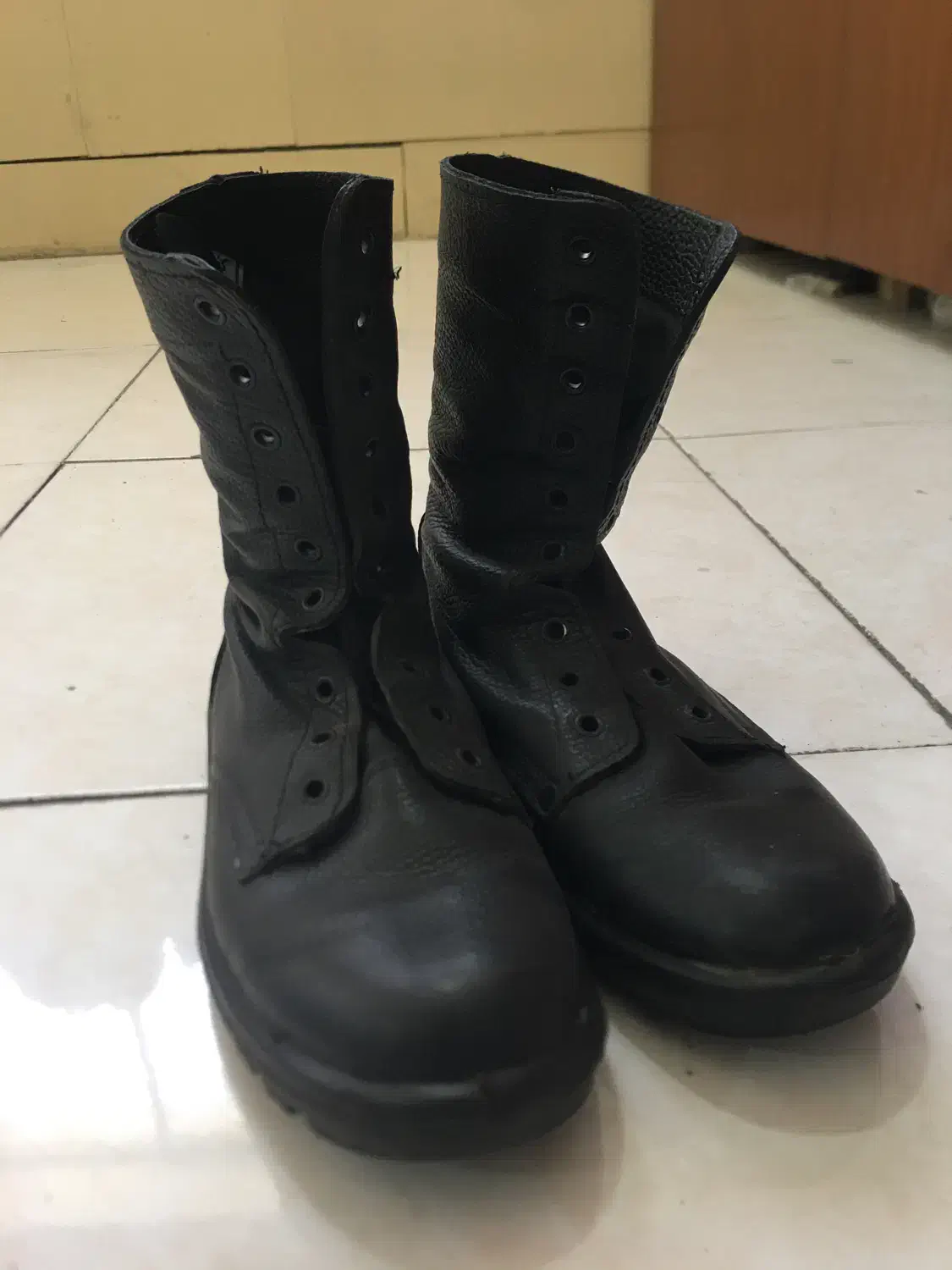 پوتیننظامی|کیف، کفش، کمربند|پاکدشت, حصار امیر|دیوار