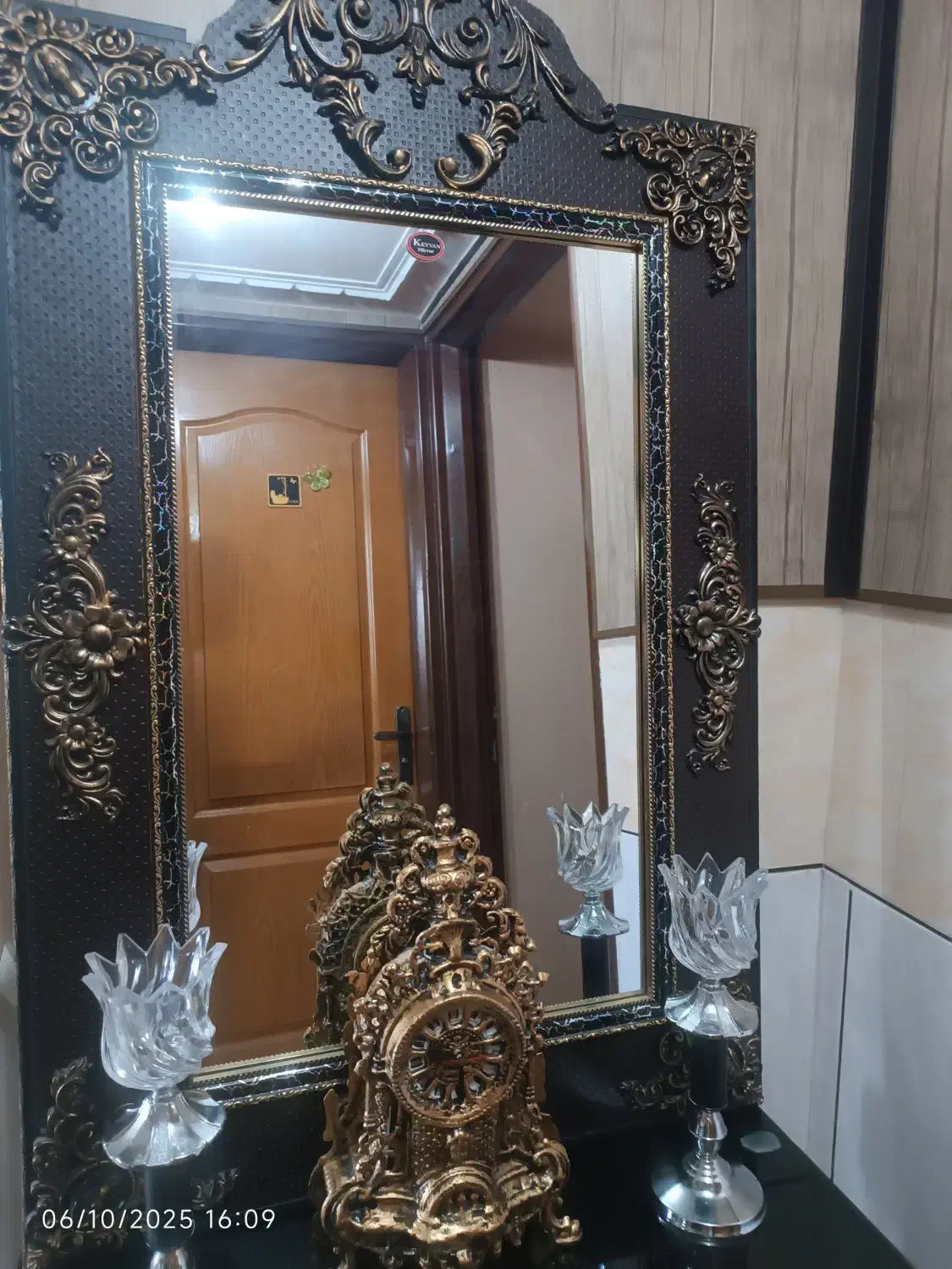 آینه کنسول‌شمعدان|بوفه، ویترین، کنسول|اصفهان, جنیران (لادان)|دیوار
