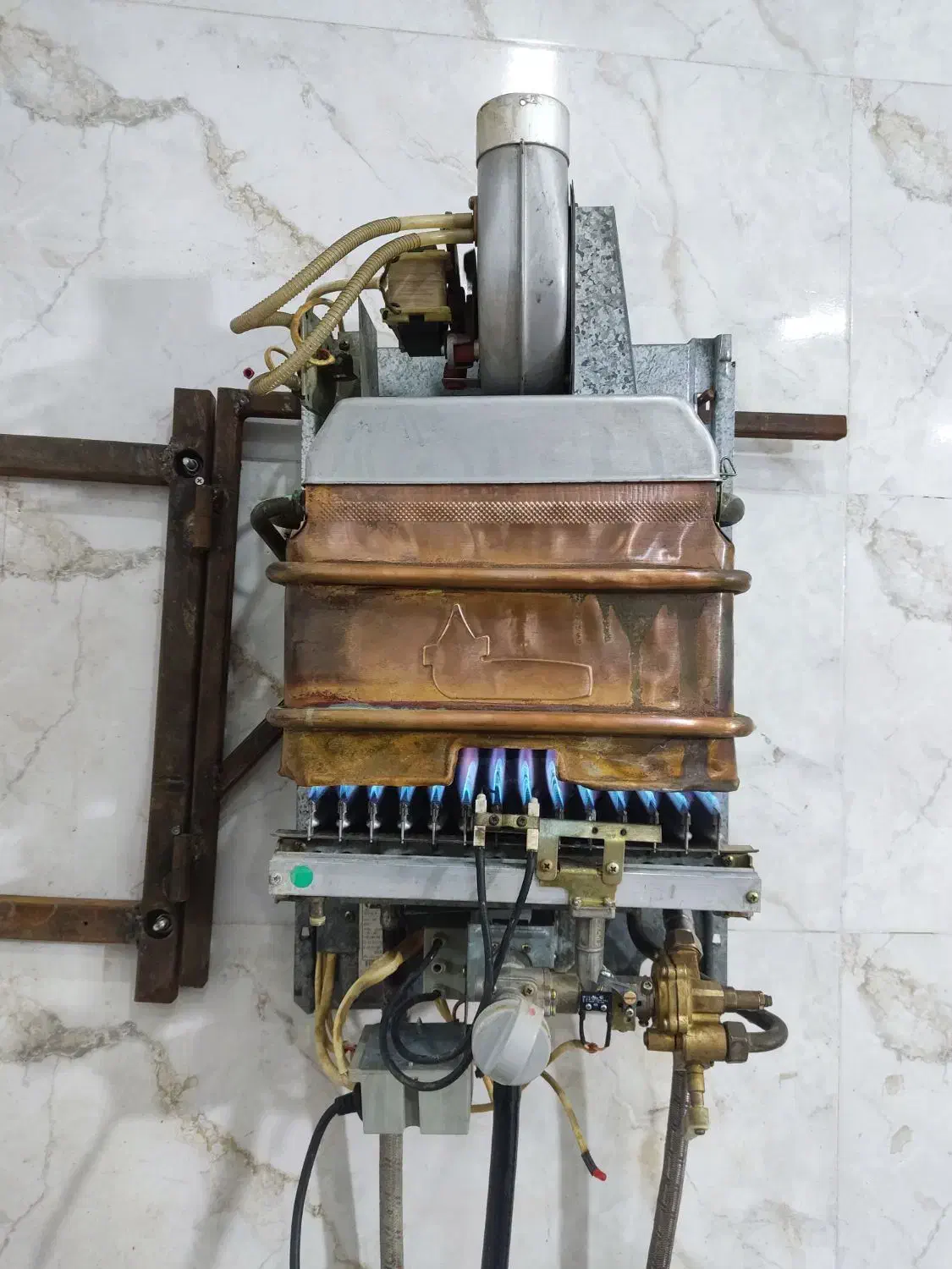 آبگرمکن فن دار سرویس شده در حد نو|آبگرمکن، پکیج، شوفاژ|هشتگرد, شهرک ریحانه|دیوار