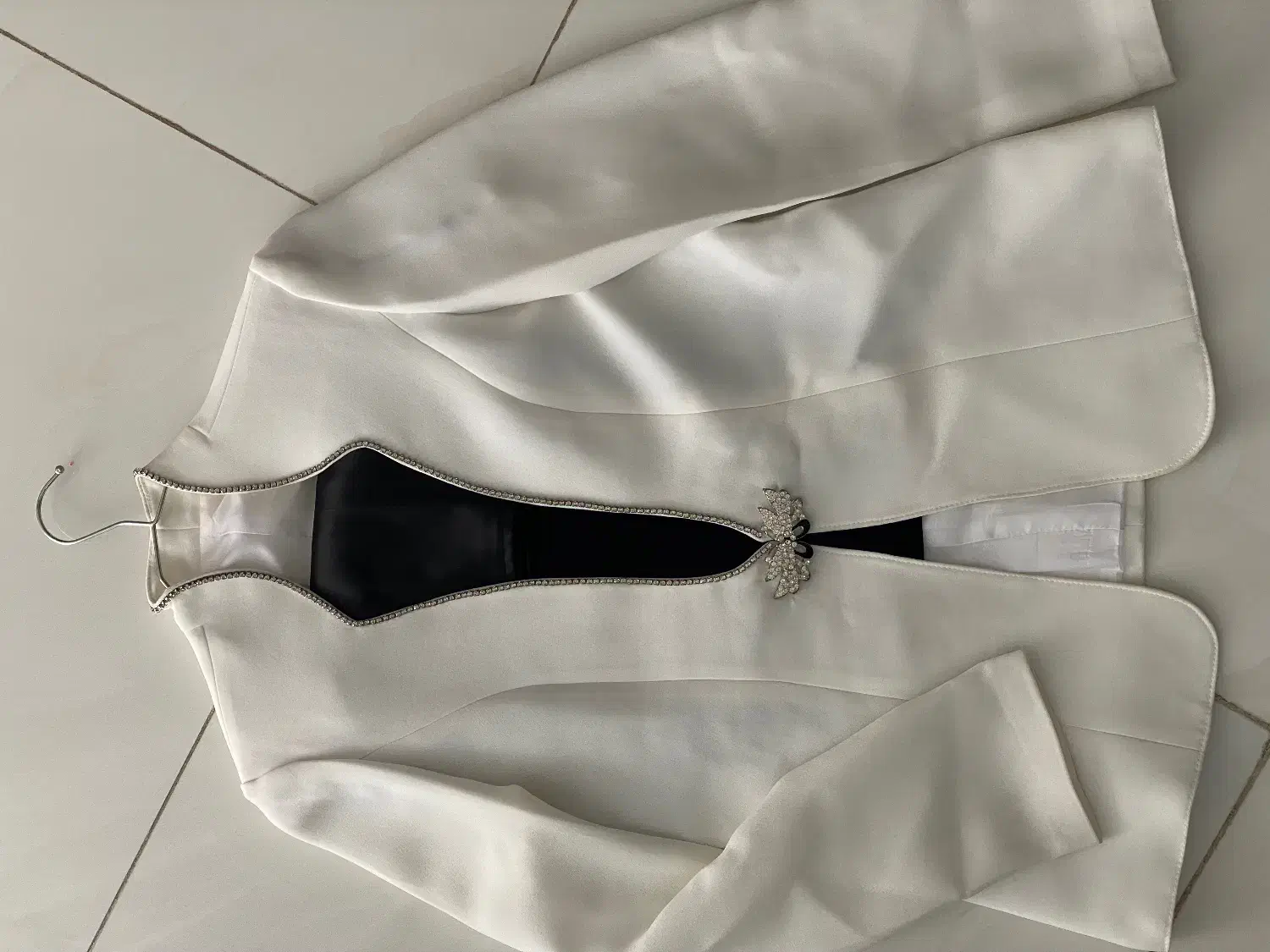 لباس مجلسی|لباس|فرخ‌شهر, |دیوار