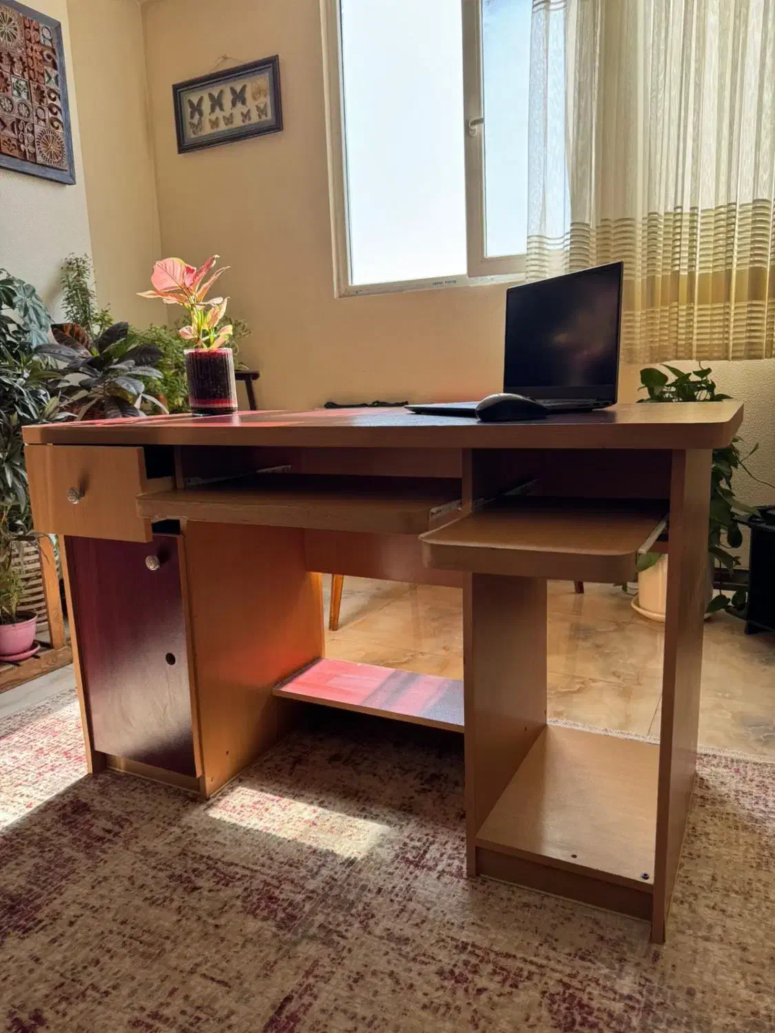 میز کامپیوتر ۱۳۰×۶۰ با صندلی ارگونومیک|میز تحریر و کامپیوتر|شاهینشهر, خانه کارگر|دیوار