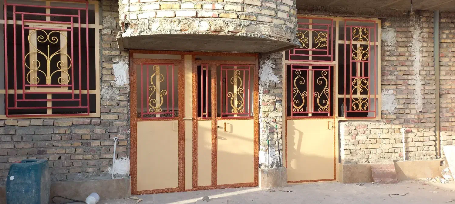 رنگ کاری ساختمان و درپنجره به قیمت مناسب|خدمات پیشه و مهارت|سراوان, |دیوار