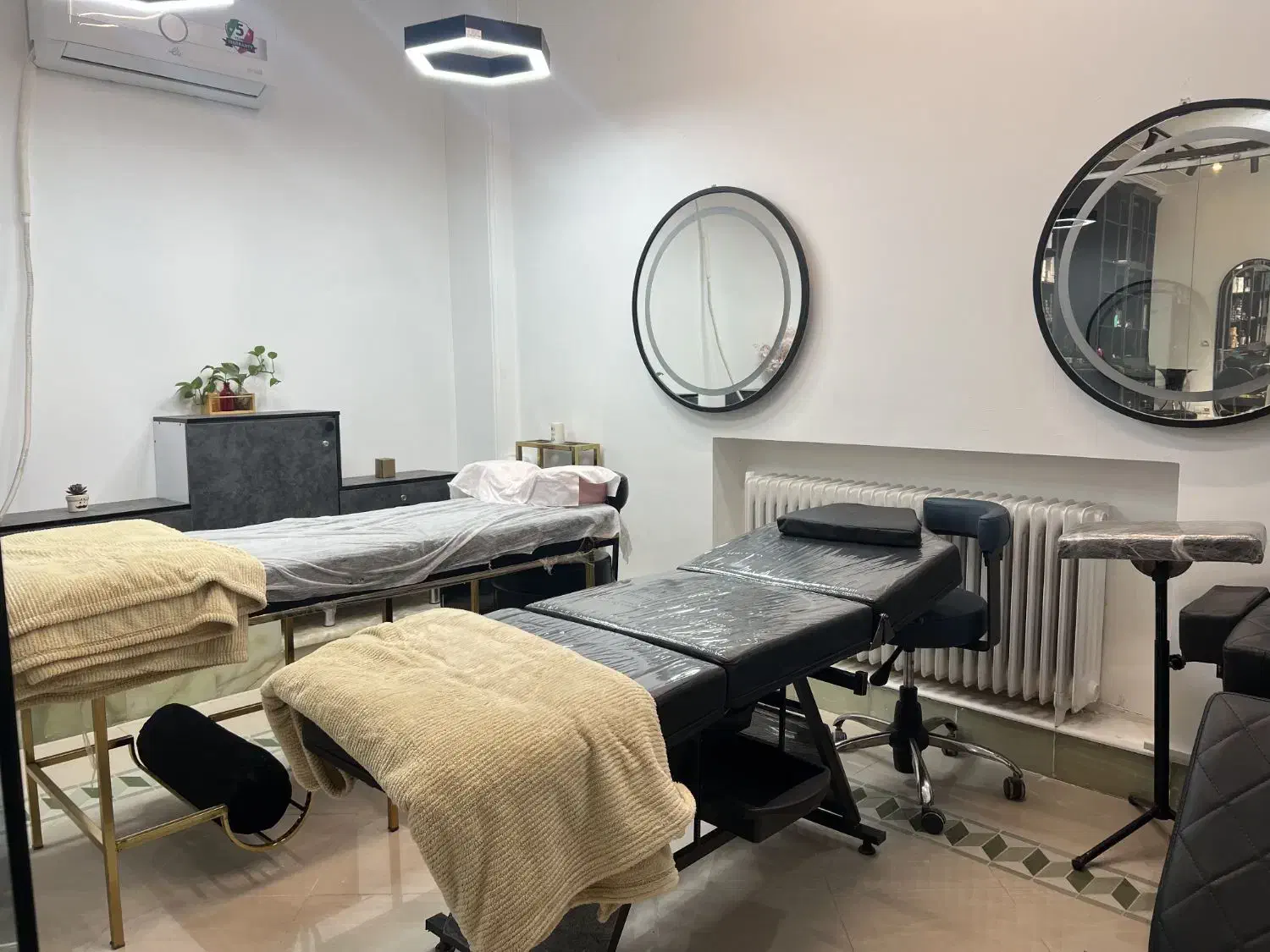 ناخنکار، مژه کار،رنگ کار و فیشیال کار حرفه ای|استخدام درمانی، زیبایی، بهداشتی|یزد, |دیوار