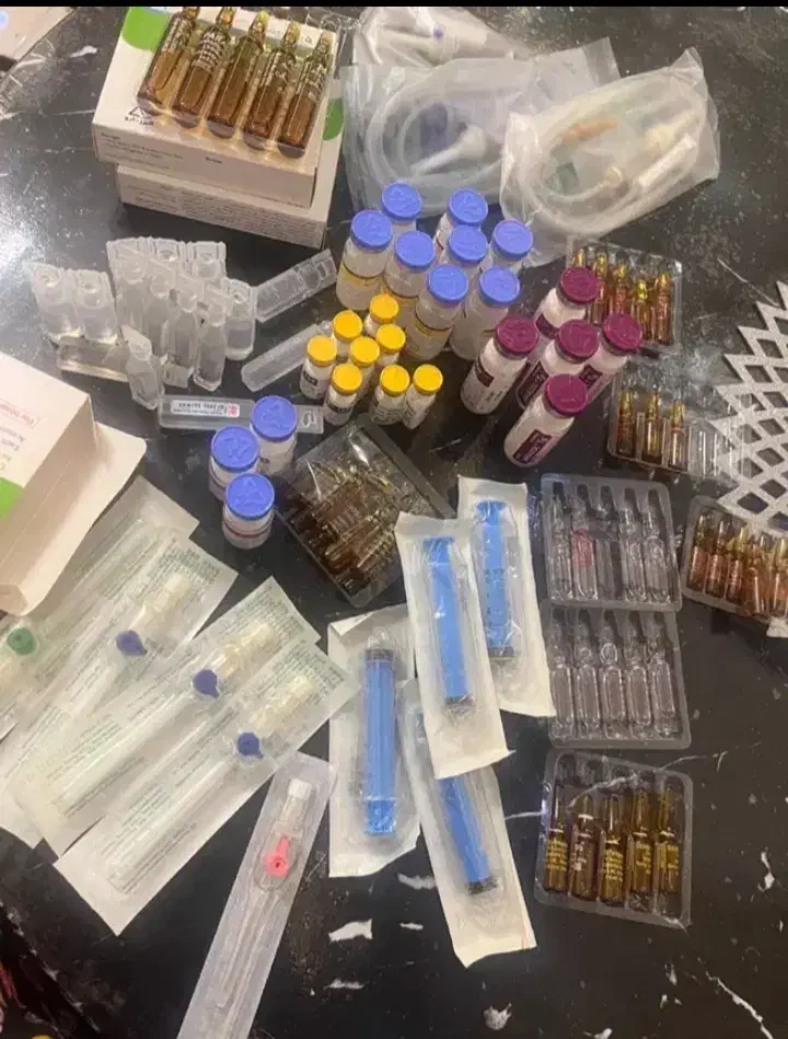 بخیه و تزریقات سرم تراپی و پانسمان در منزل|خدمات آرایشگری و زیبایی|خرمآباد, |دیوار