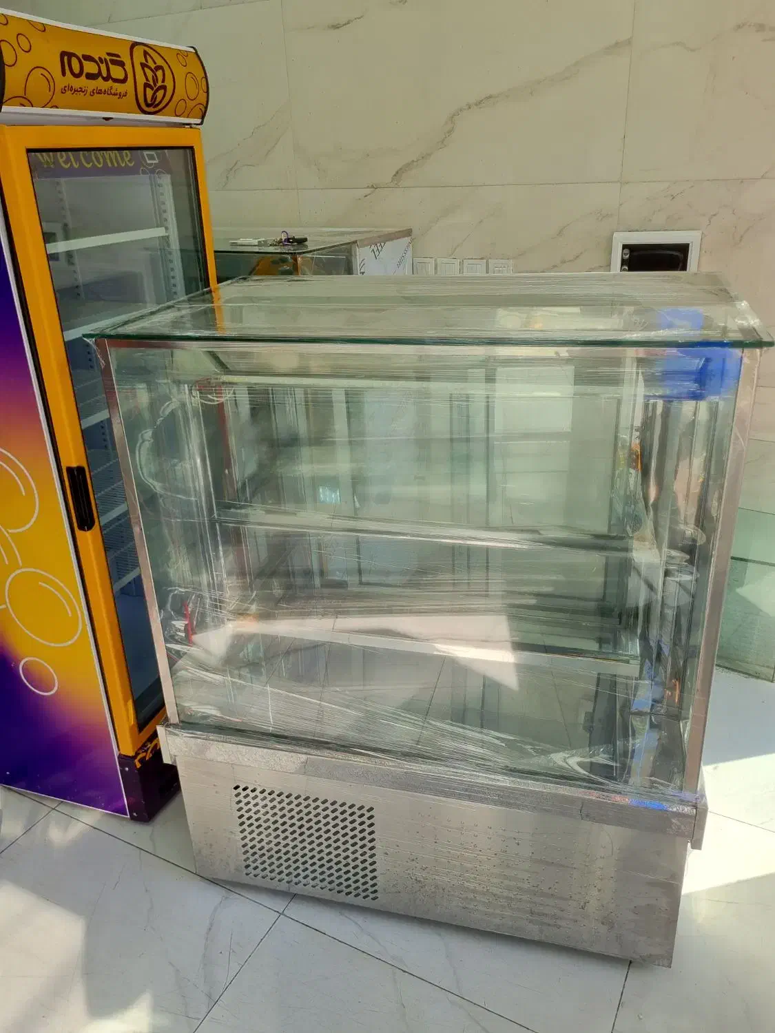 یخچال مکعبی ویترینی ۱۲۰ سانتی درحد نونو|فروشگاه و مغازه|نسیم‌شهر, |دیوار