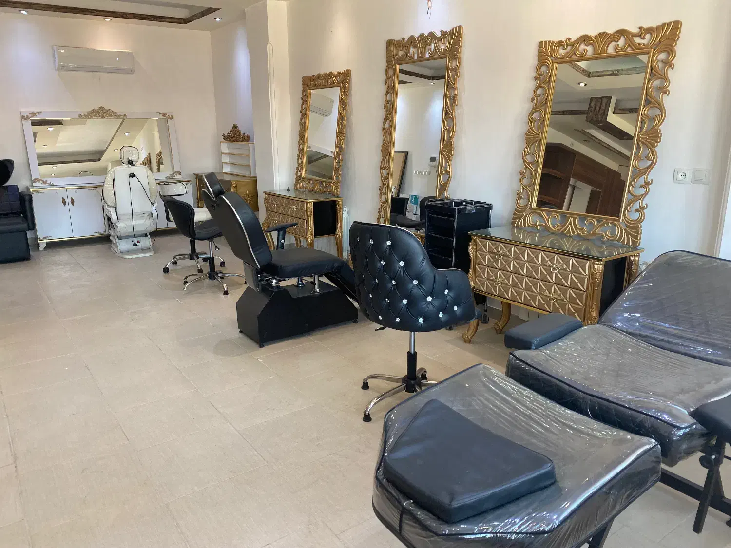 تجهیزات ووسایل کامل سالن آرایشگاه|آرایشگاه و سالنهای زیبایی|لاهیجان, شیخ زاهد|دیوار