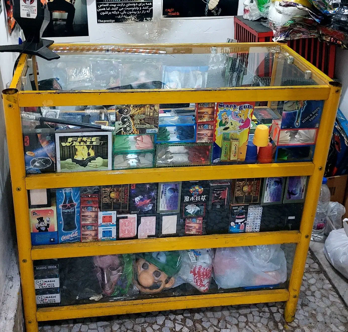 ویترین پیشخوان چهار طبقه همراه با شیشه|فروشگاه و مغازه|رشت, چمارسرا|دیوار