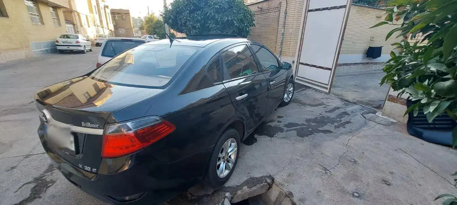 برلیانس h330 اتومات تمیز خانگی کم کارکرد کارمندی|خودرو سواری و وانت|شیراز, نصر|دیوار