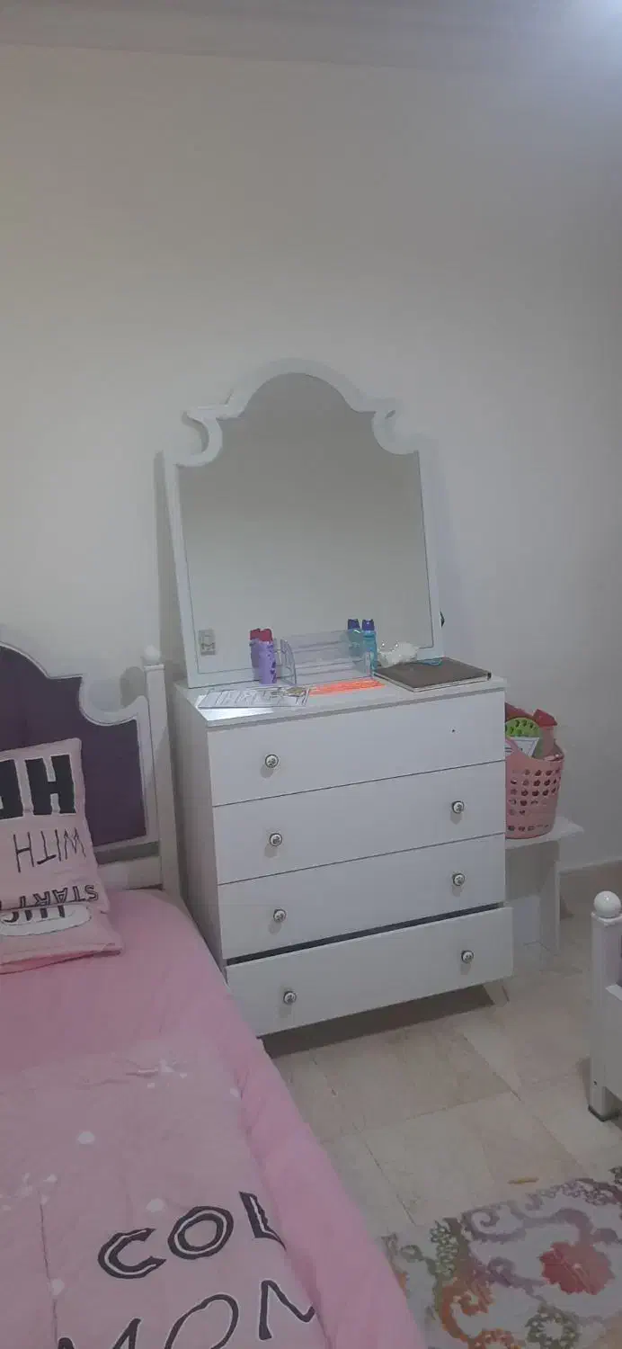 ۲عدد تخت جوان و ۱عدد میز ارایش|تخت و سرویس خواب|قم, سالاریه|دیوار