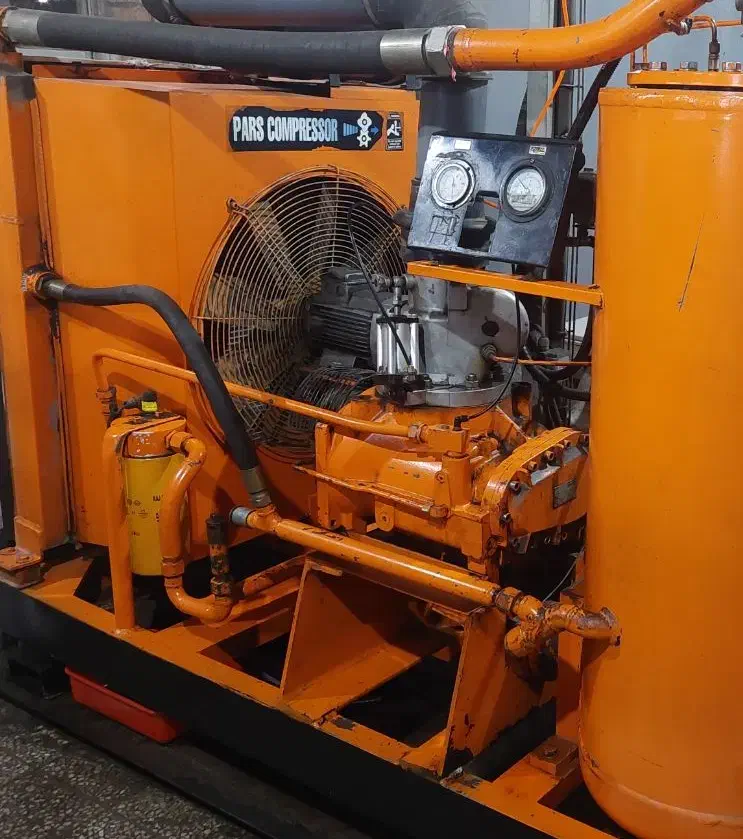 برقکار صنعتی برق کار تابلو برق مکانیک دستگاه|خدمات پیشه و مهارت|همدان, |دیوار