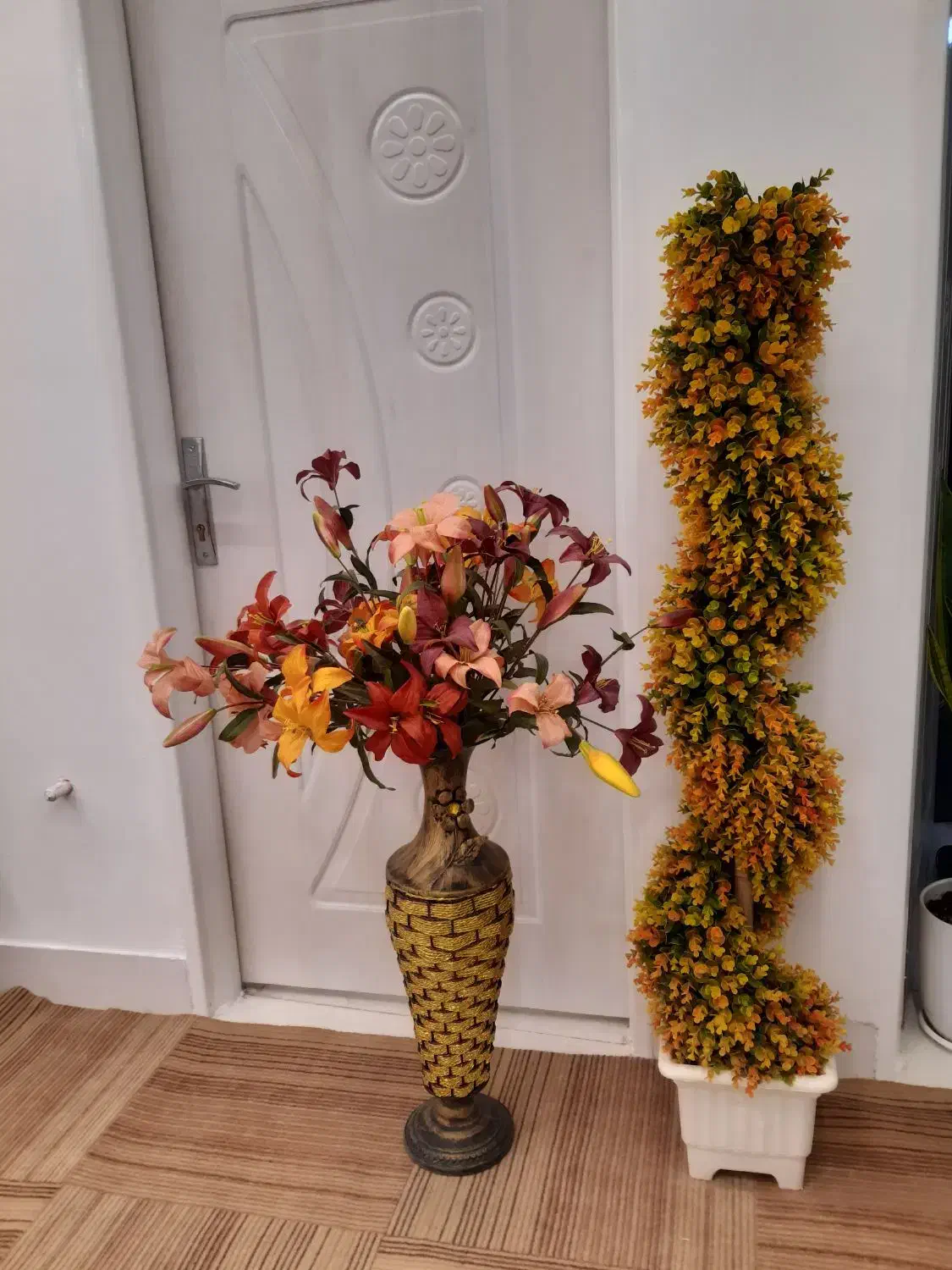 ۲عدد گل یک عددقاب. وساعت|ساعت دیواری و تزئینی|شیراز, شهرک قمشه|دیوار