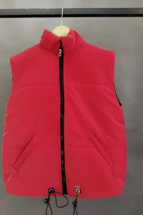 پافر کوتاه قرمز|لباس|شاهینشهر, فردوسی|دیوار