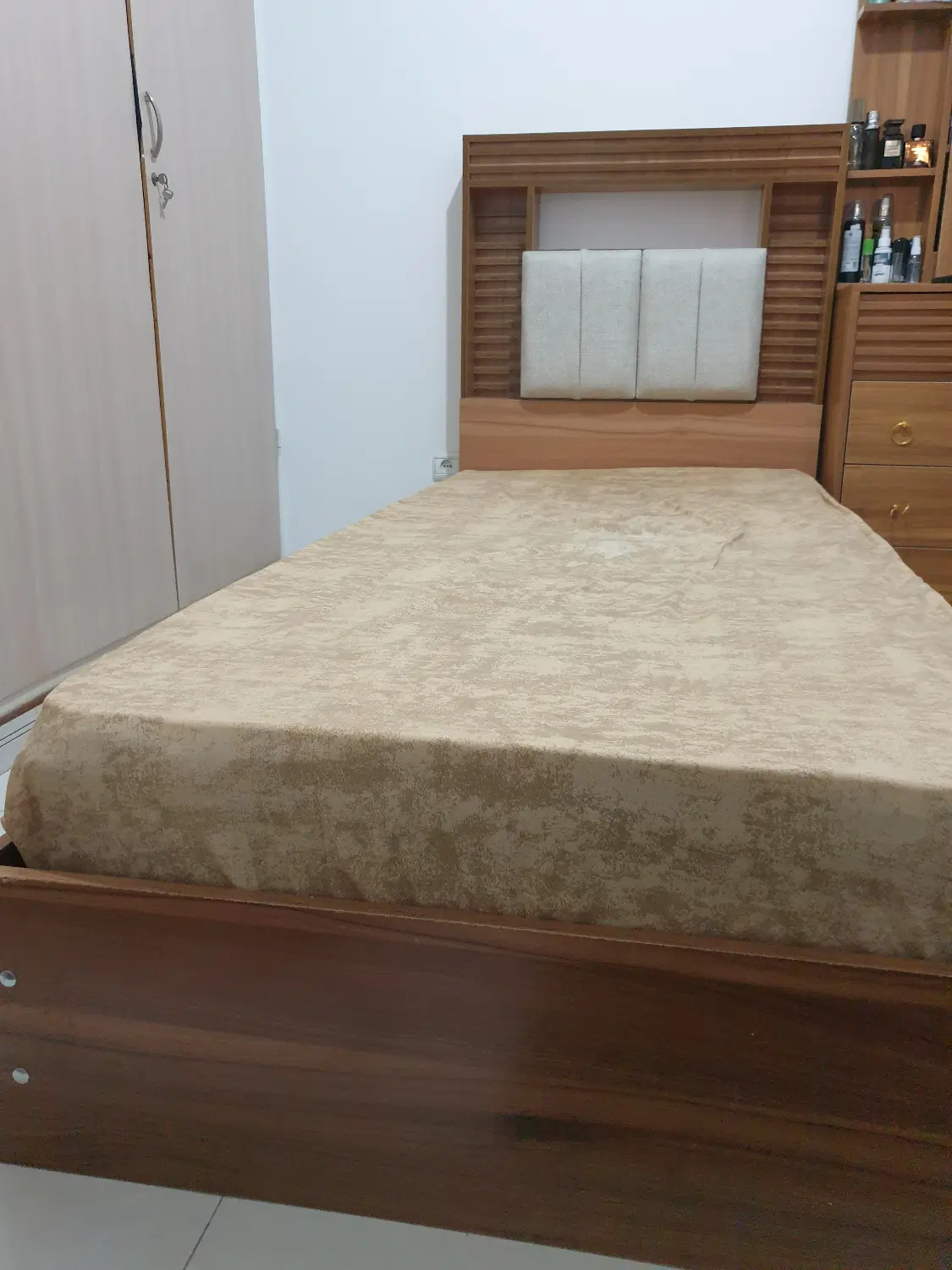فروش تخت خواب و تشک تک نفره|تخت و سرویس خواب|تهران, نصرت|دیوار