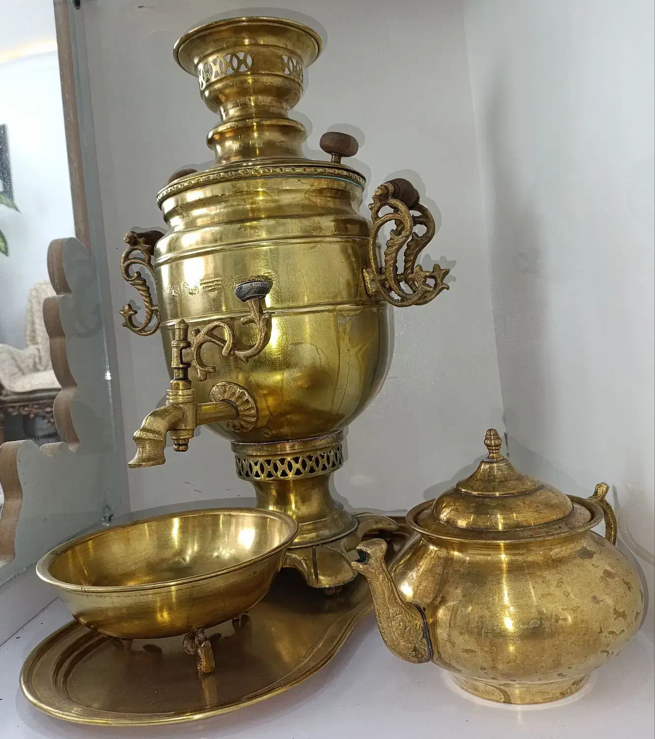 سماور برنجی قدیمی|کلکسیون اشیاء عتیقه|ورامین, ورامین|دیوار