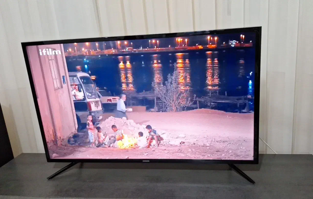 تلویزیون ۴۳ سامسونگ اصل|تلویزیون و پروژکتور|خمین, |دیوار