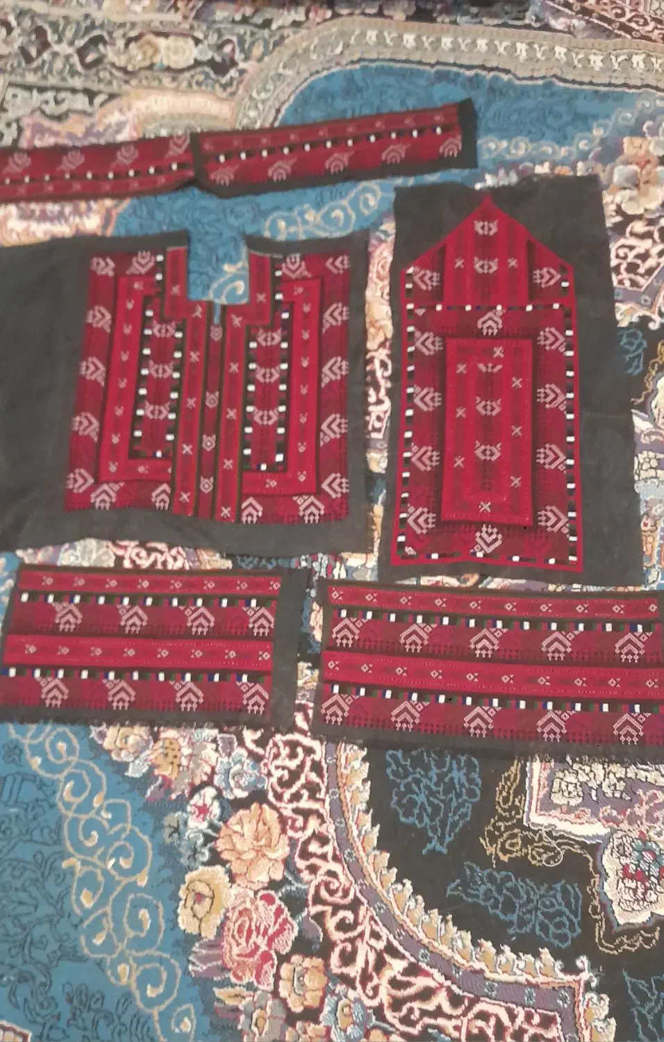 زی آستین|لباس|هیرمند, |دیوار