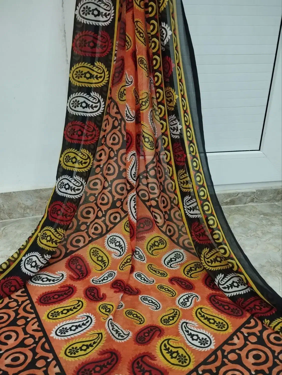 چند قواره پارچه مجلسی|لباس|آبدانان, |دیوار