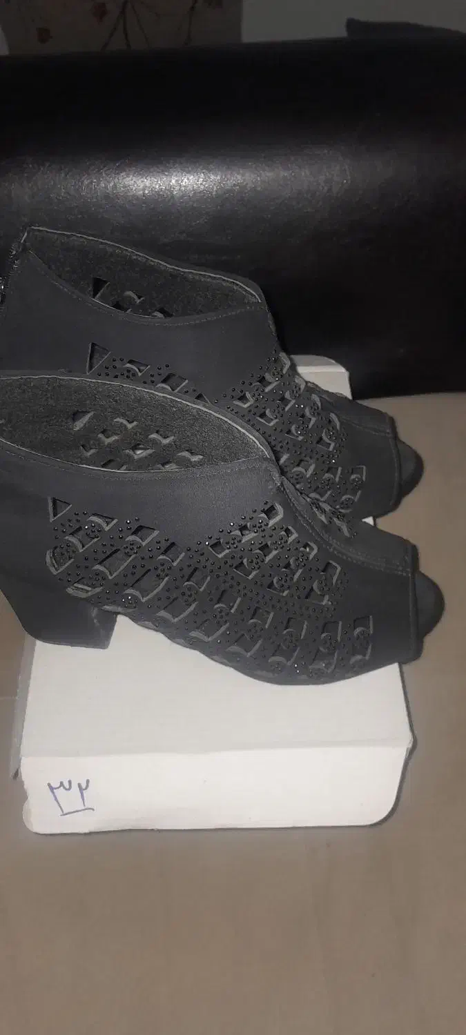 سالم در حد نو|کیف، کفش، کمربند|ارومیه, |دیوار