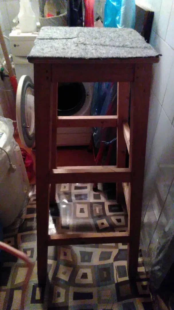 چهار پایه بلند چوب نراد|صندلی و نیمکت|رشت, پیرسرا|دیوار