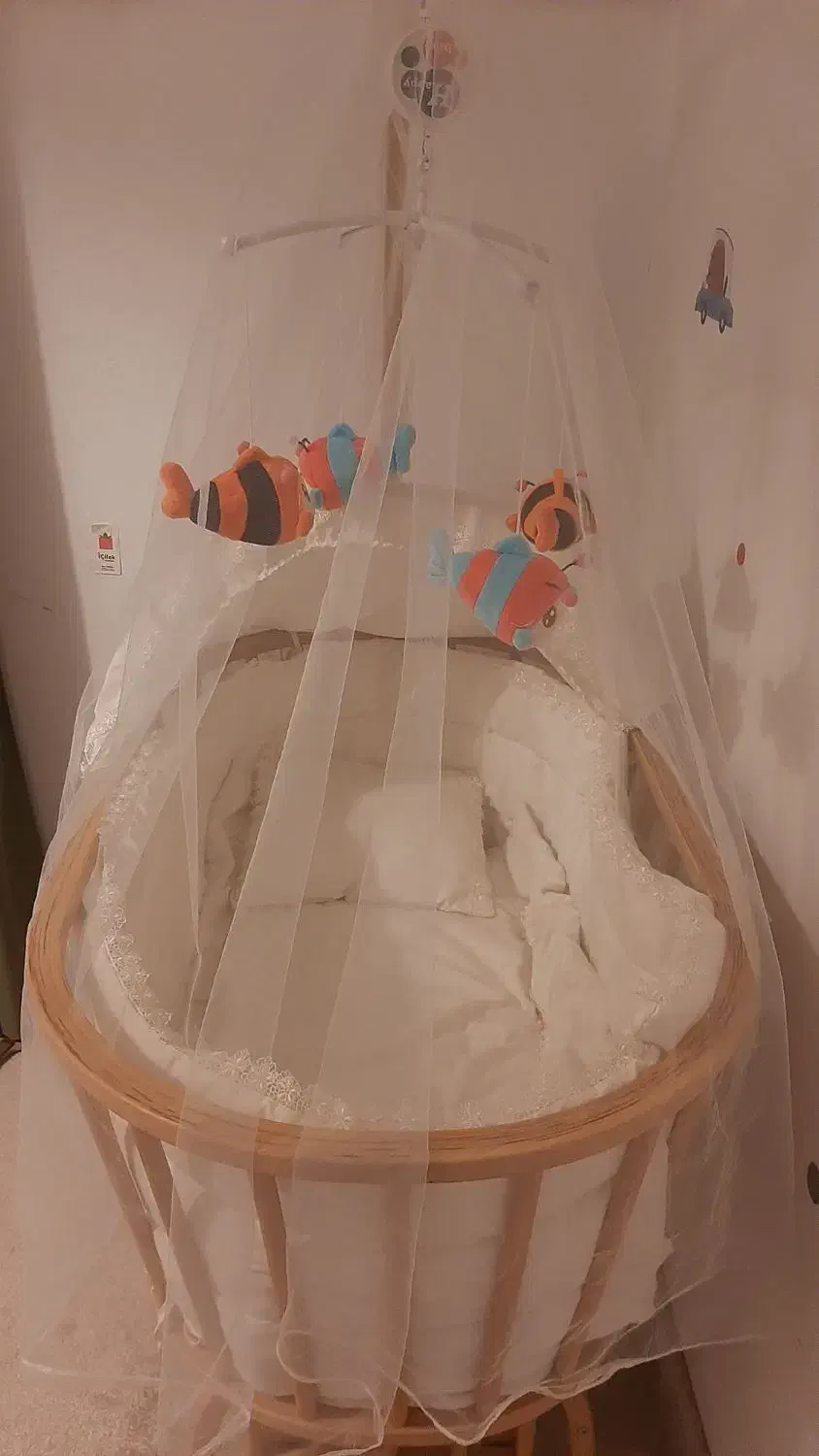 گهواره چوبی خارجی برندisiz و آویز موزیکال|تخت و صندلی بچه|تهران, کوی بیمه|دیوار