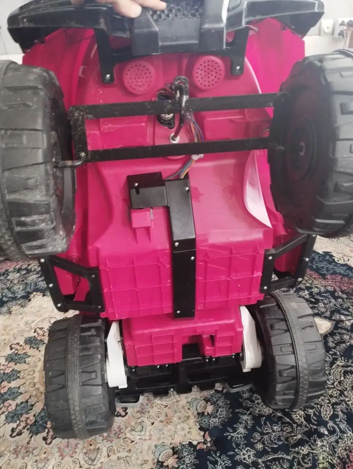 ماشین شارژی در حد نو|اسباببازی بچه|بادرود, |دیوار