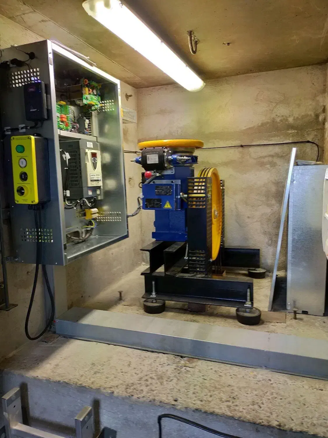 خدمات آسانسور|خدمات پیشه و مهارت|اصفهان, سروستان|دیوار