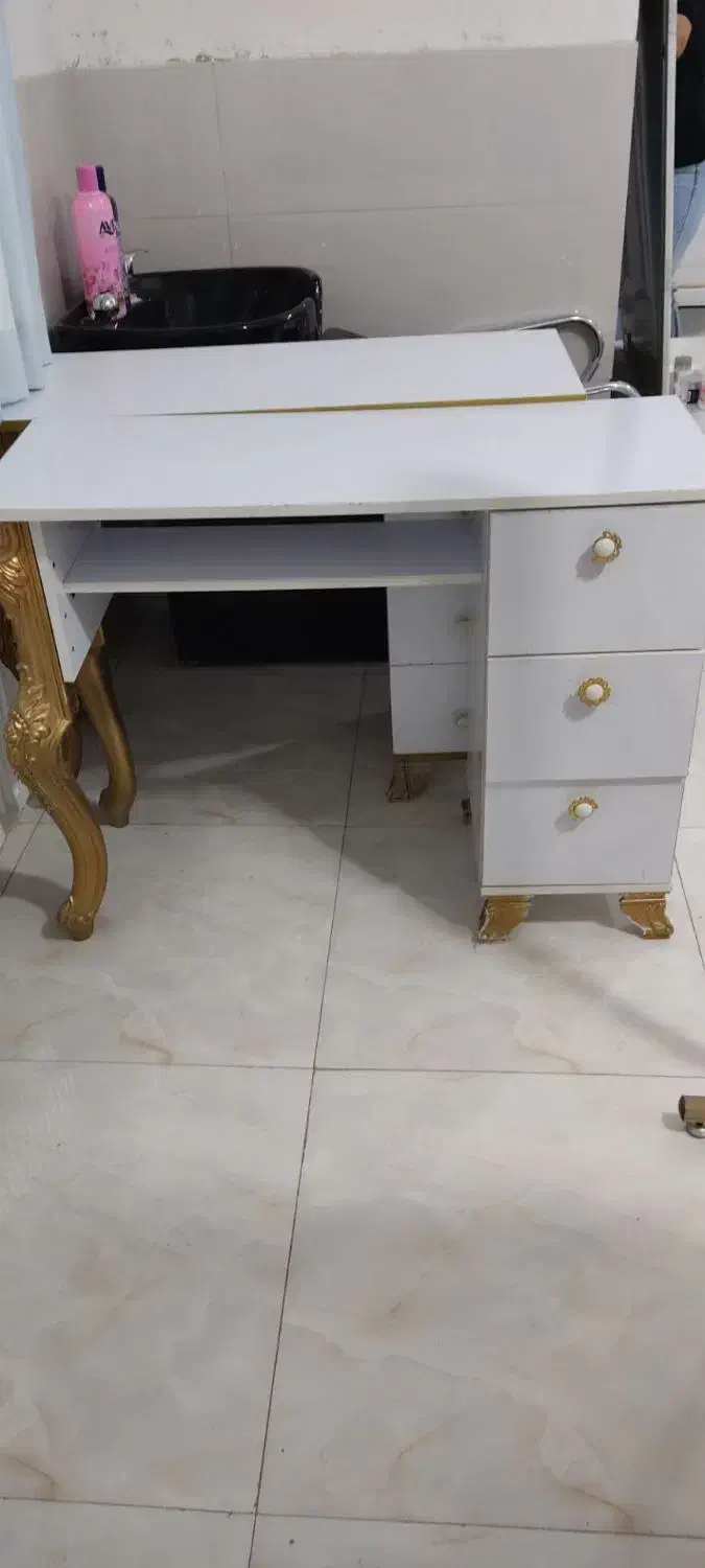 میز ناخن|آرایشگاه و سالن‌های زیبایی|محمدیه-قزوین, |دیوار