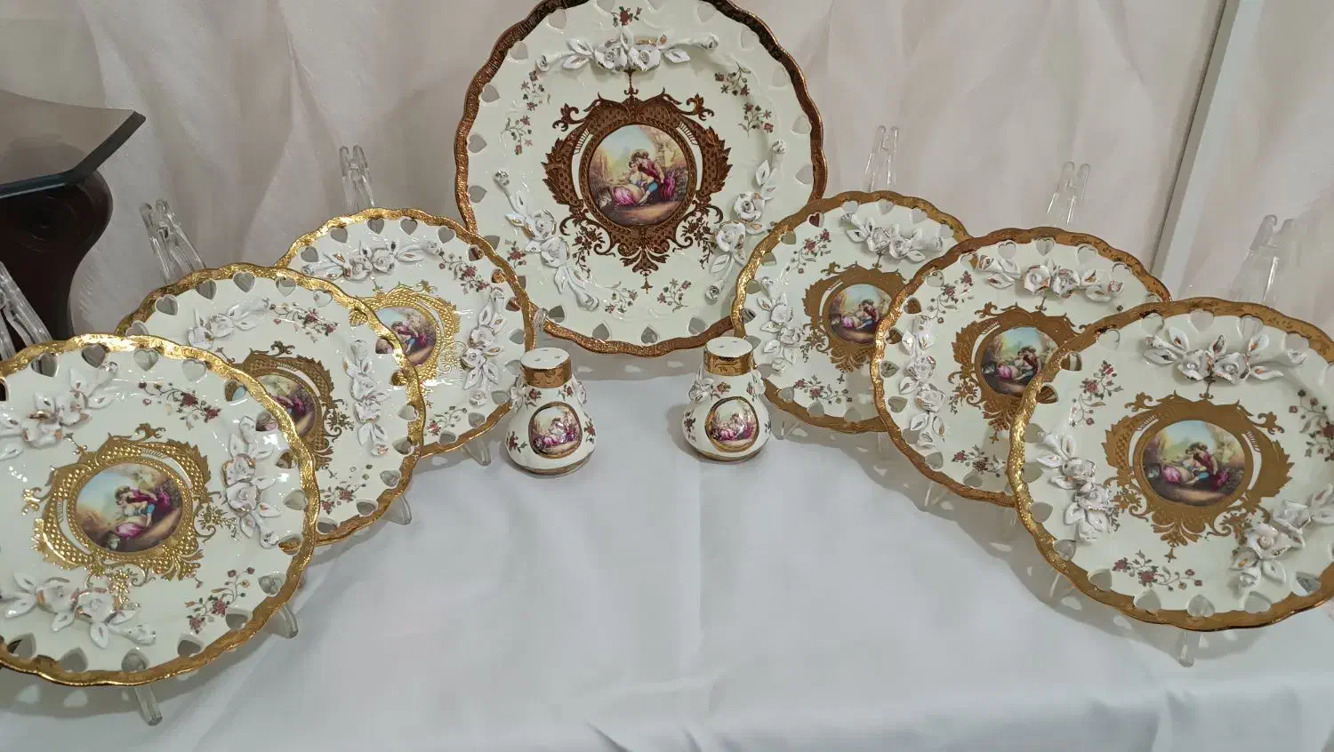 سرویس خیارخوری گل برجسته لیلی ومجنون|ظروف سرو و پذیرایی|تهران, شهرک رضویه|دیوار