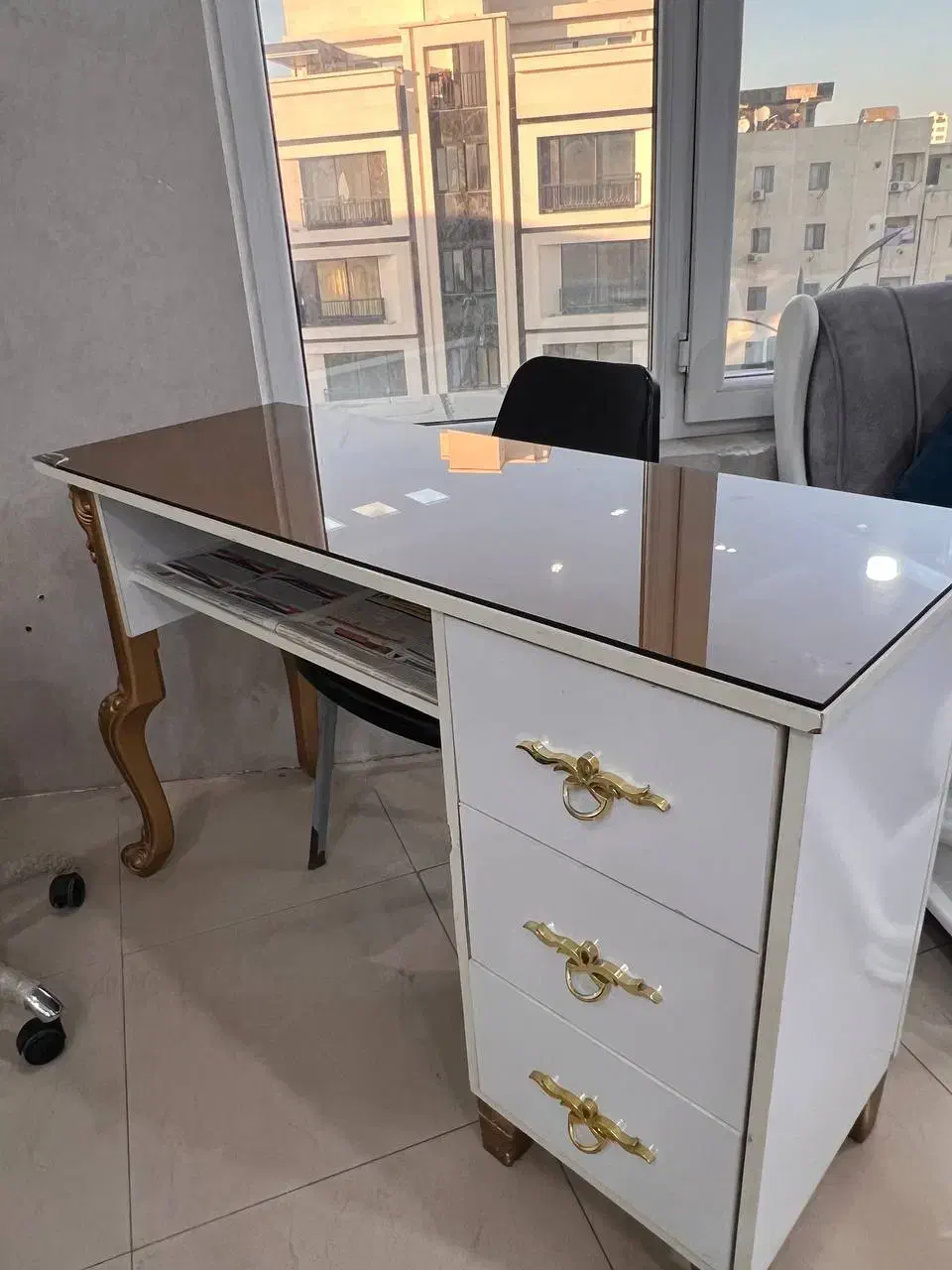 فروش آینه و کنسول ارایشگاهی دوعدد و آینه چراغدار|آرایشگاه و سالنهای زیبایی|ساری, |دیوار