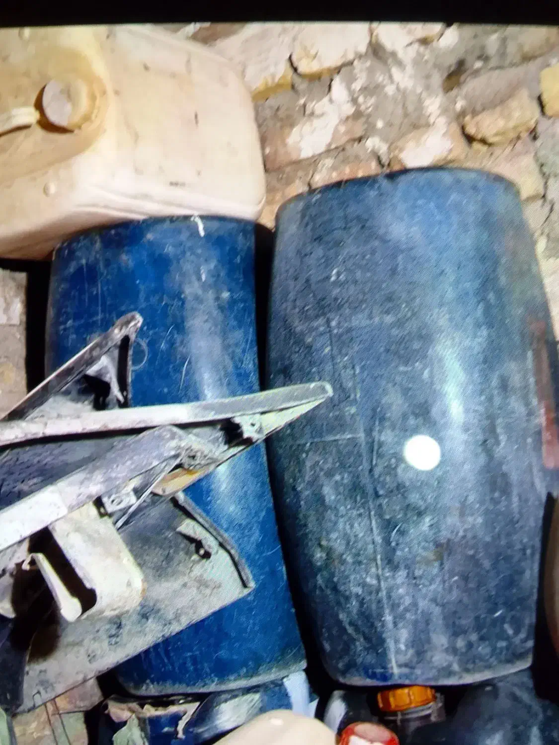 تعدادی گالن بشکه بفروش میرسد|مصالح و تجهیزات ساختمان|زابل, |دیوار