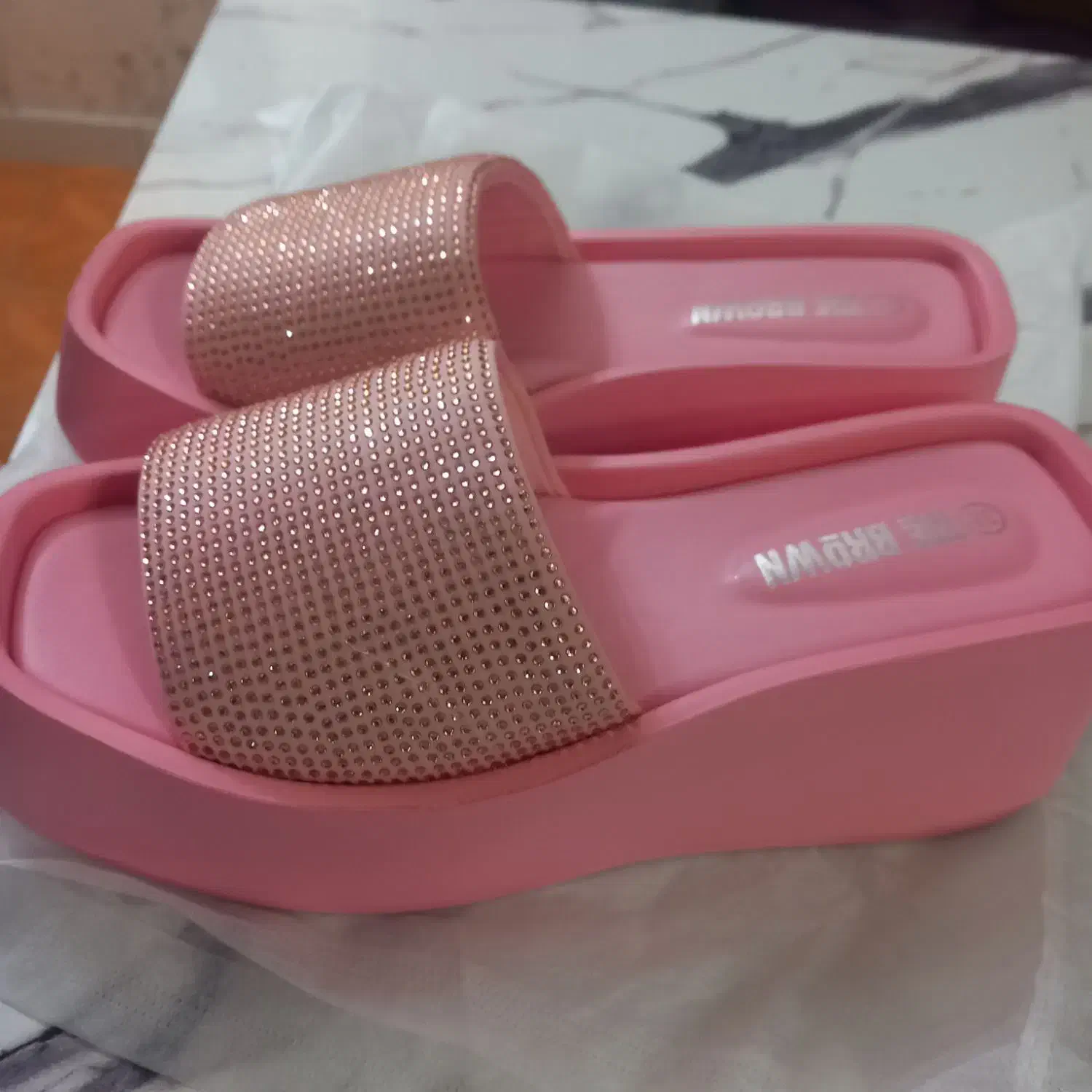 دمپایی|کیف، کفش، کمربند|صفادشت, |دیوار