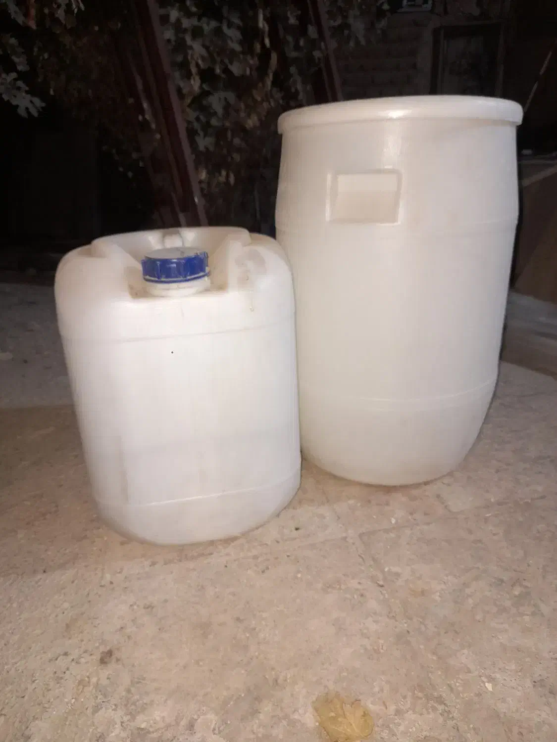 بشکه پلاستیکی،گالن و کیسه|ظروف نگهدارنده، پلاستیکی، یک‌بارمصرف|قدس, شهر‌قدس|دیوار