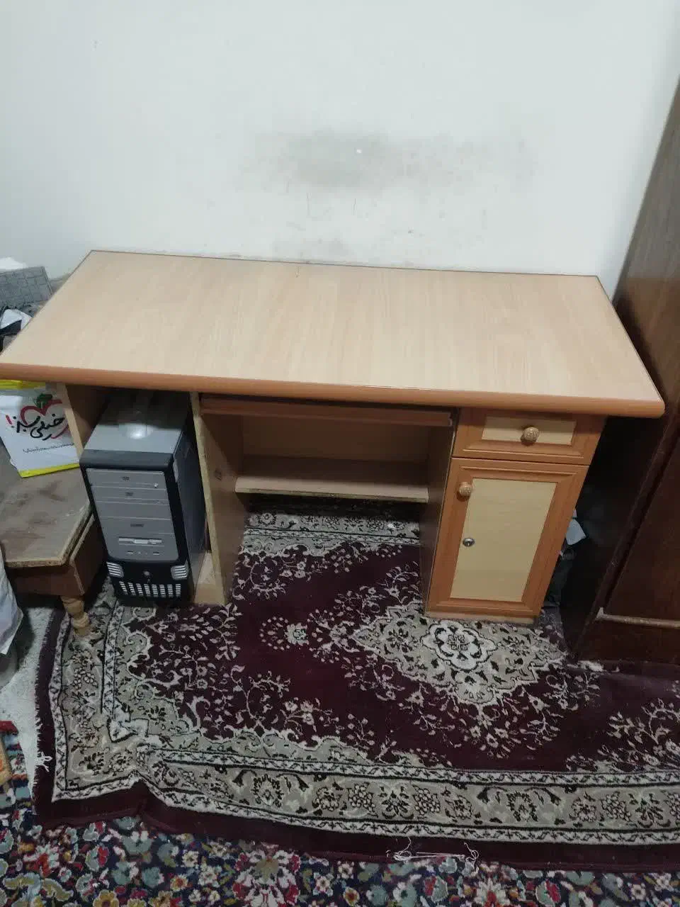 میز تحریر|میز تحریر و کامپیوتر|قم, نیروگاه|دیوار