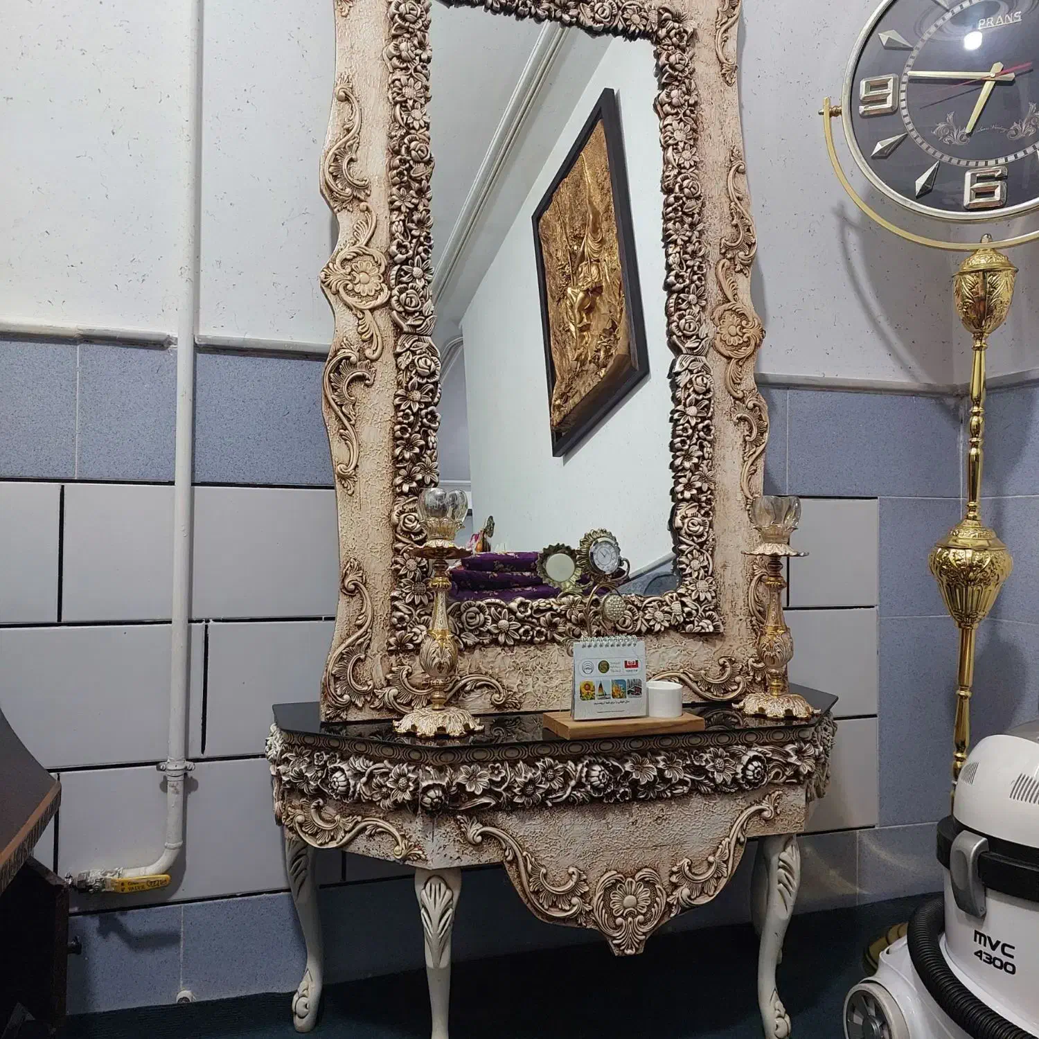 آینه و شمعدان|آینه|ساوه, |دیوار