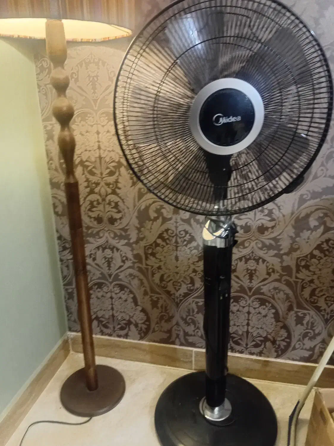 پنکه پایه بلند کنترلی|پنکه و تصفیهکنندهٔ هوا|رشت, سعدی (تختی)|دیوار