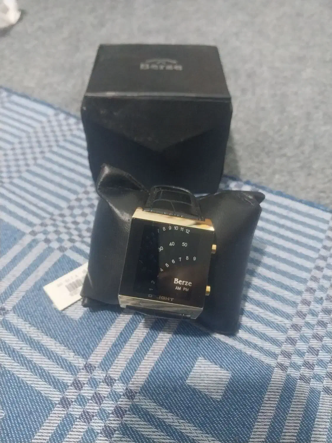 ساعت مچی دیجیتالی|ساعت|اندیشه, اندیشه فاز ۱|دیوار