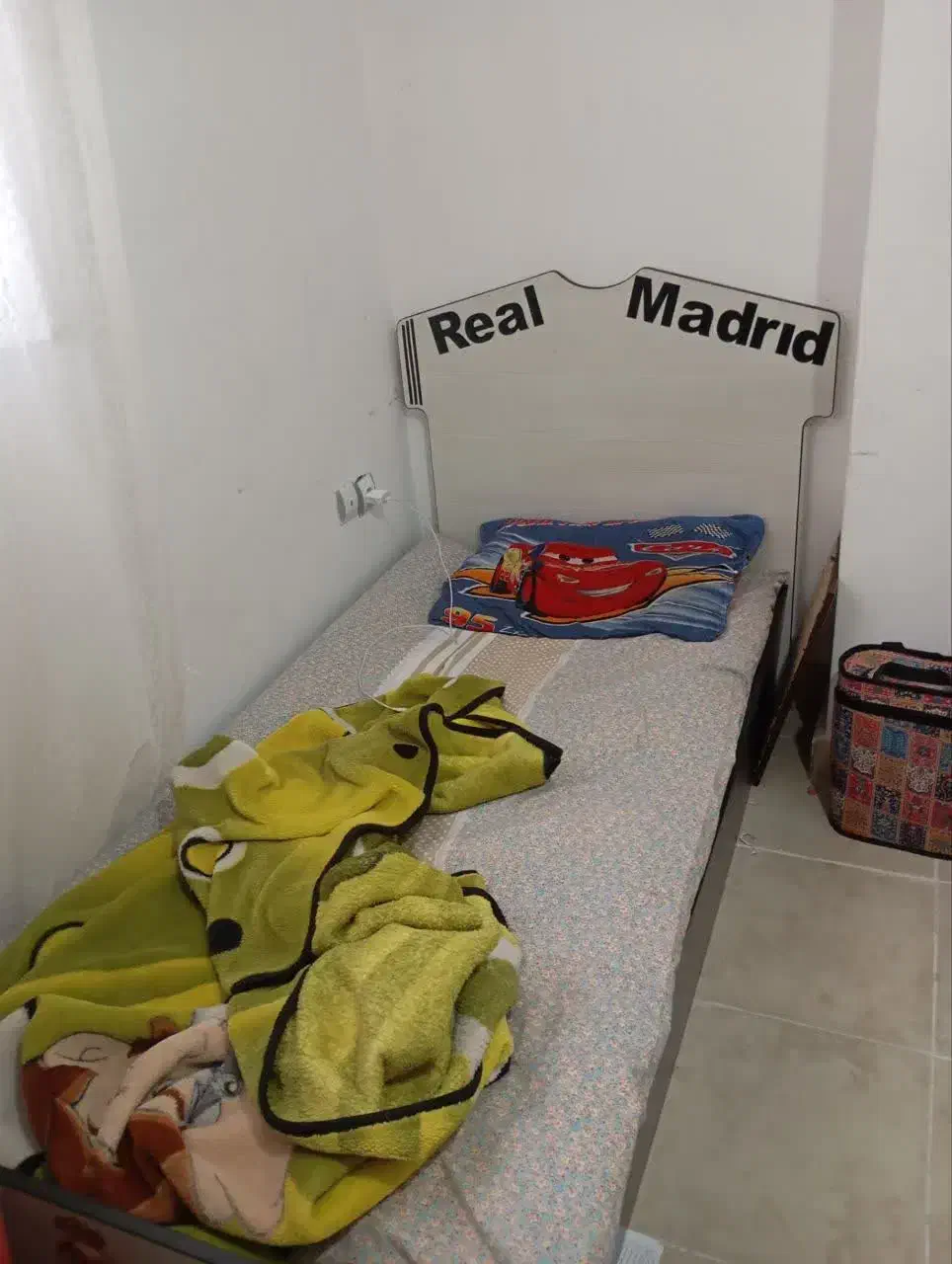 سرویس خواب پسرانه شیک و کاملا تمیز|تخت و سرویس خواب|گرگان, |دیوار