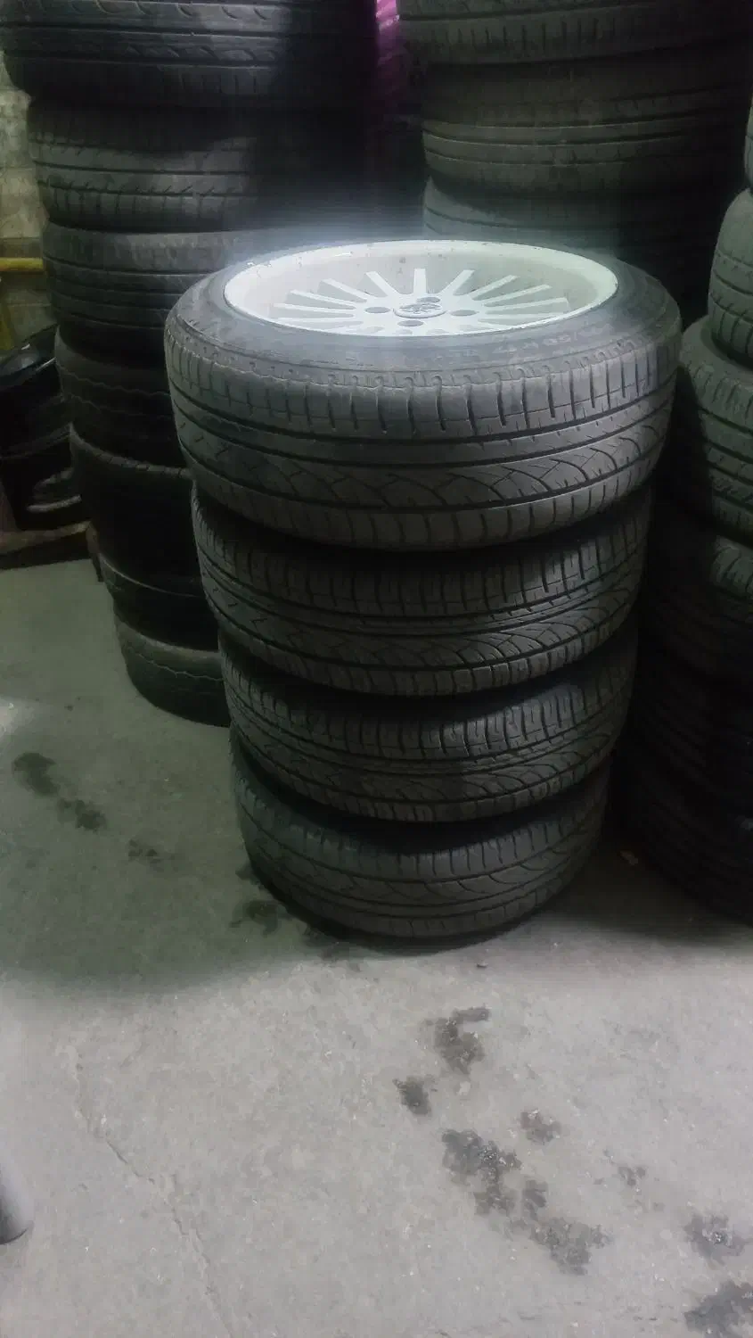 لاستیک ۲۰۵/۵۰/۱۷|قطعات یدکی و لوازم جانبی|آبیک, |دیوار