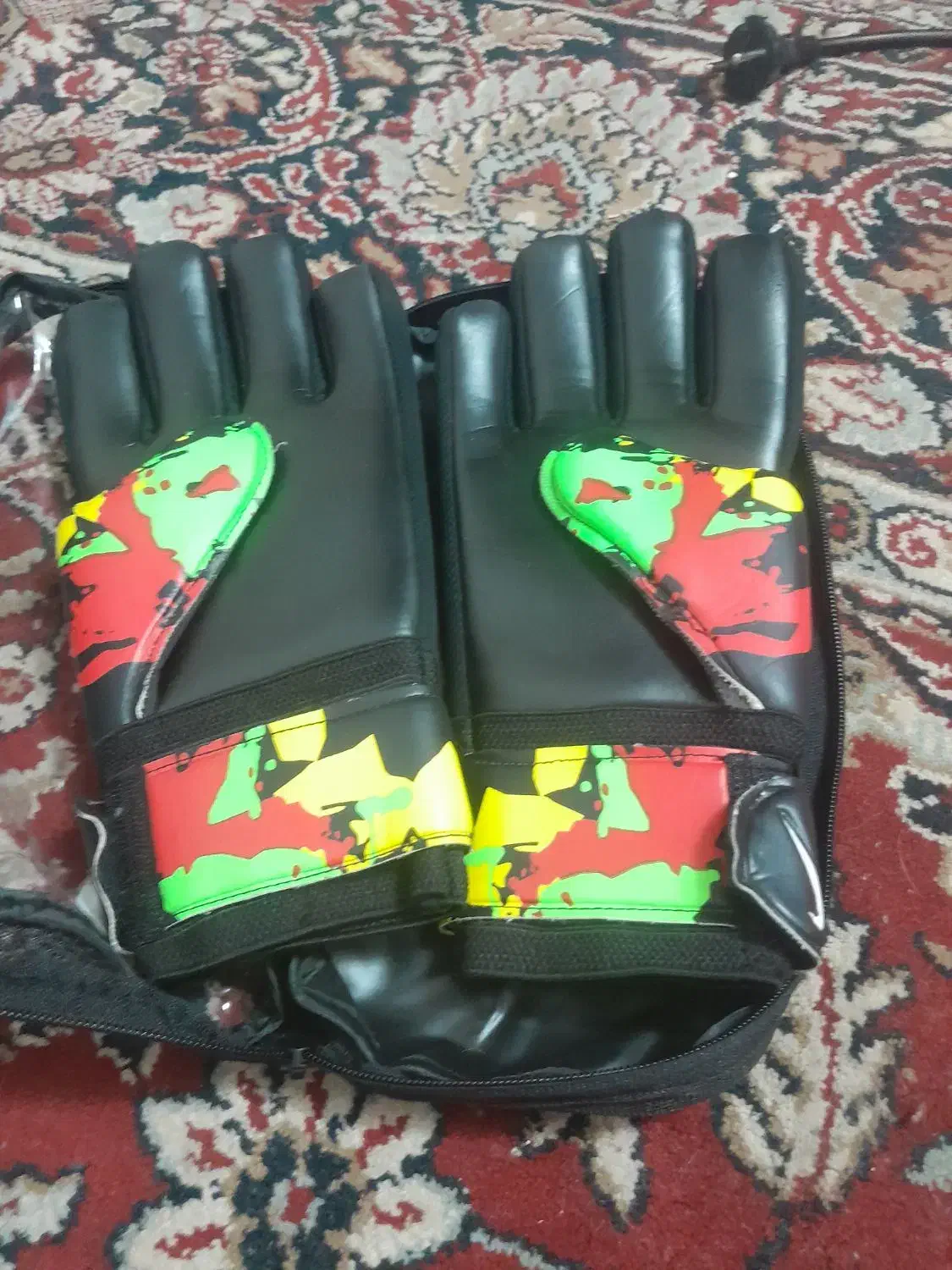 دستکش دروازبانی یک بار استفاده شده|تجهیزات ورزشی|جهرم, |دیوار