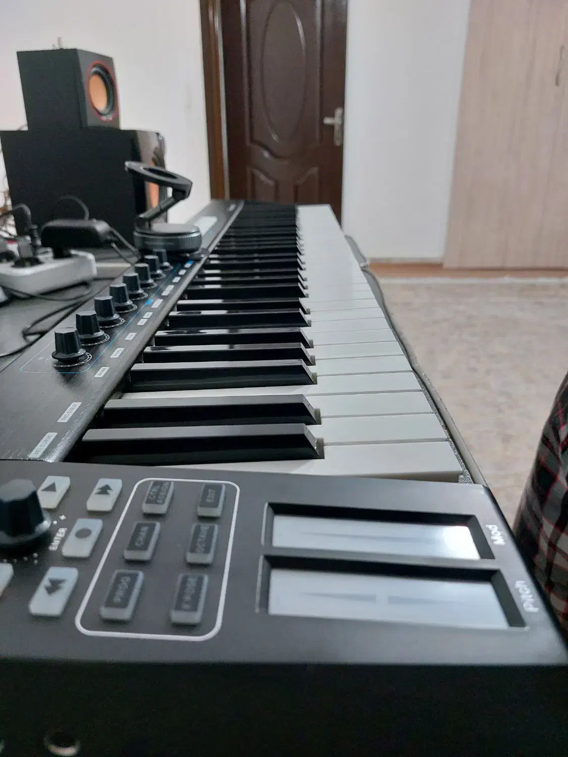 میدی کنترلر|پیانو، کیبورد، آکاردئون|صحنه, |دیوار